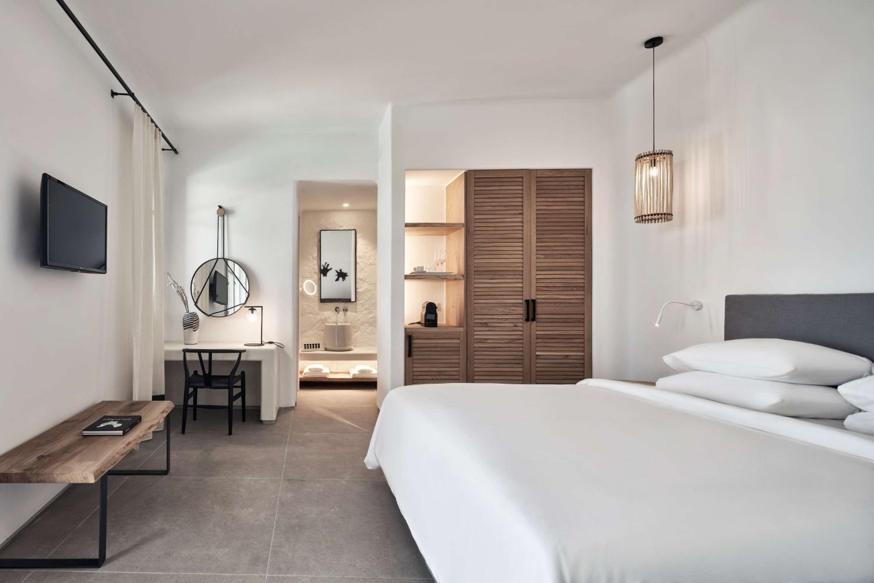 Deluxe Suite with Private Pool – Sea View - Photo 7