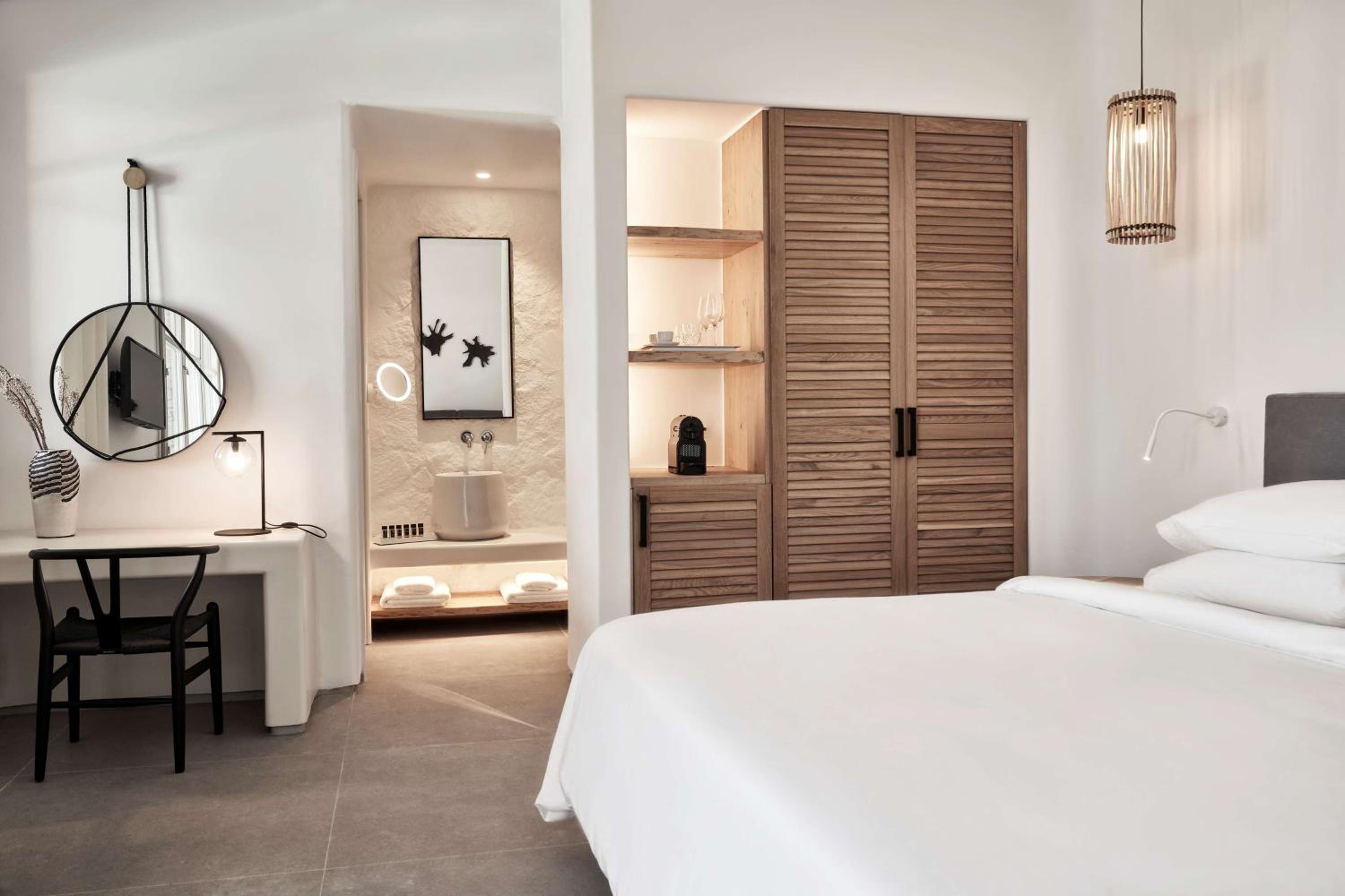 Deluxe Suite with Private Pool – Sea View - Photo 9