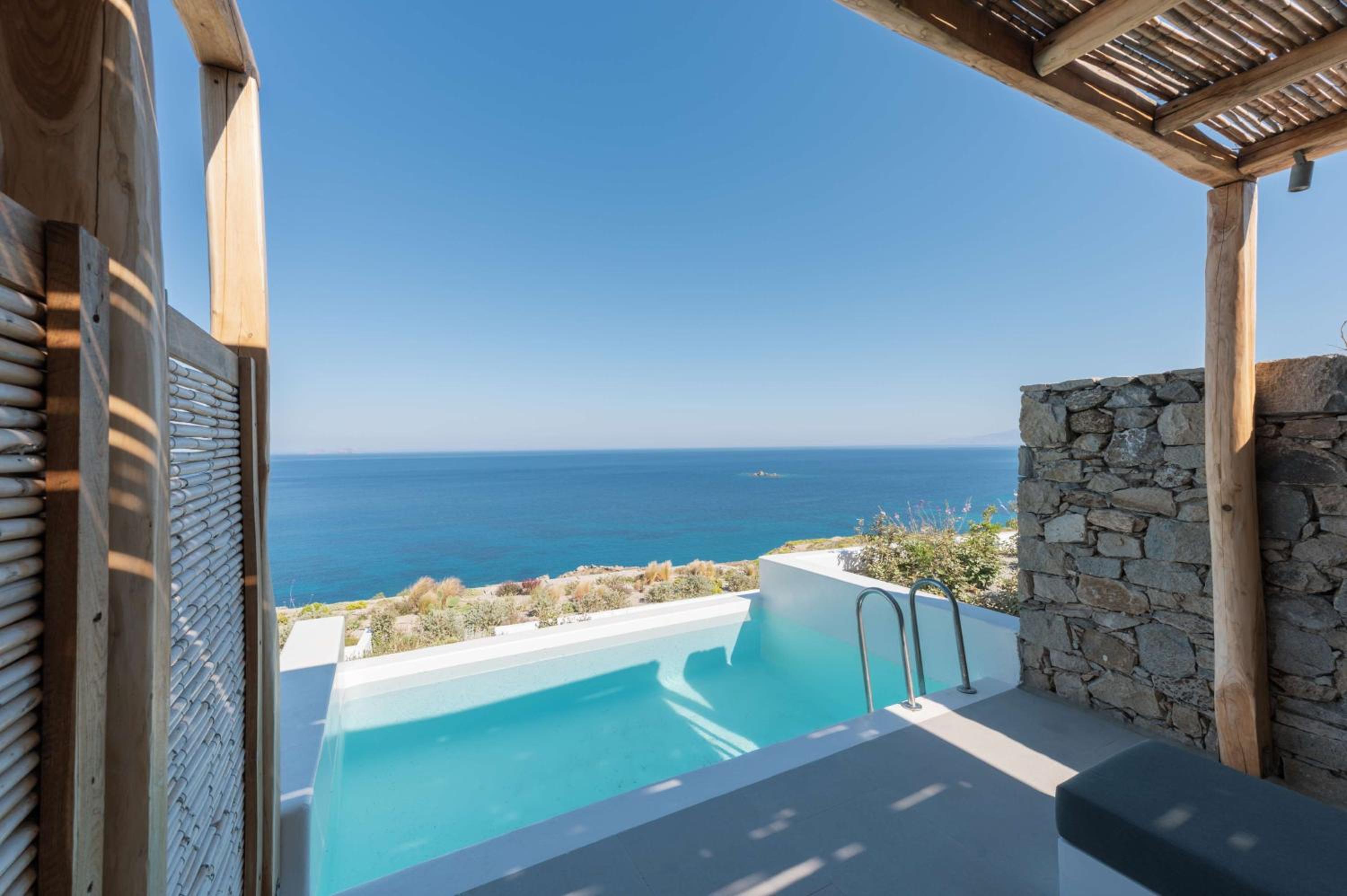 Deluxe Suite with Private Pool – Sea View - Photo 19
