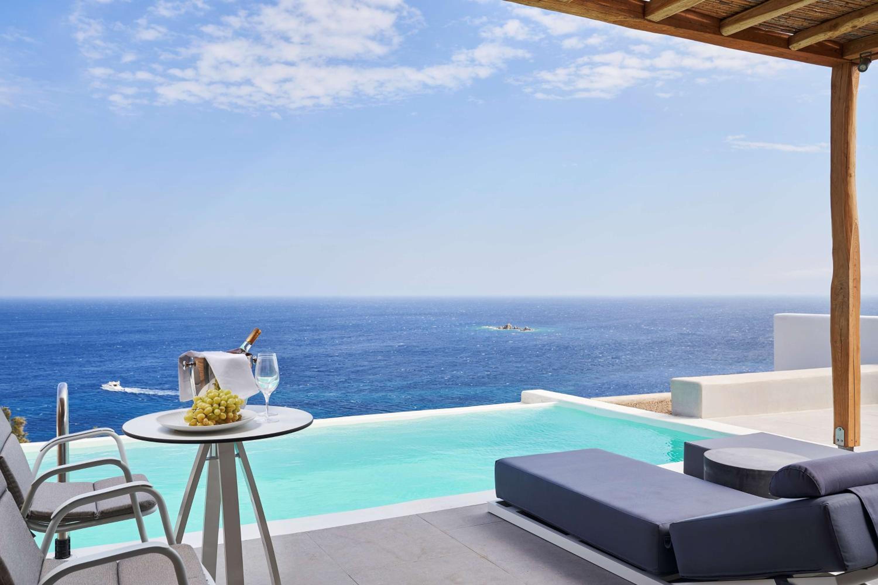 Deluxe Suite with Private Pool – Sea View - Photo 13