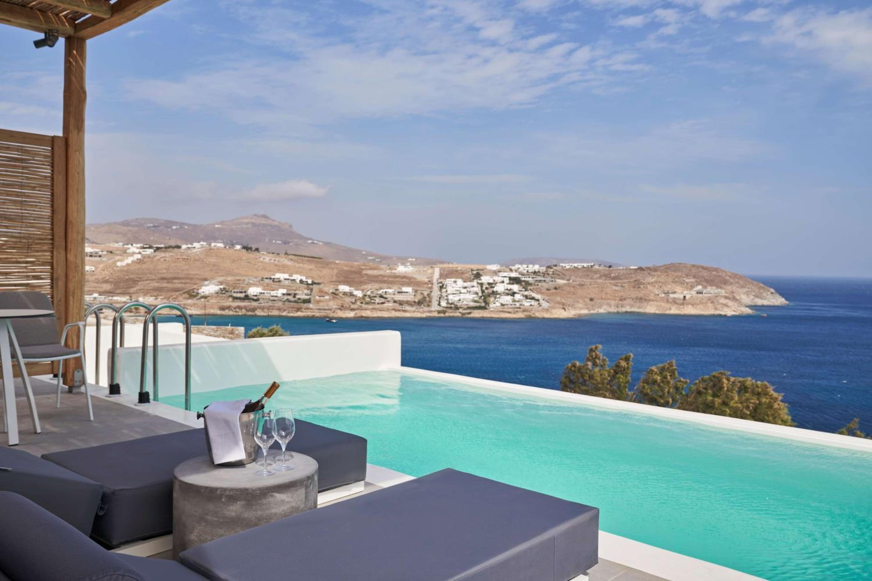 Deluxe Suite with Private Pool – Sea View - Photo 14