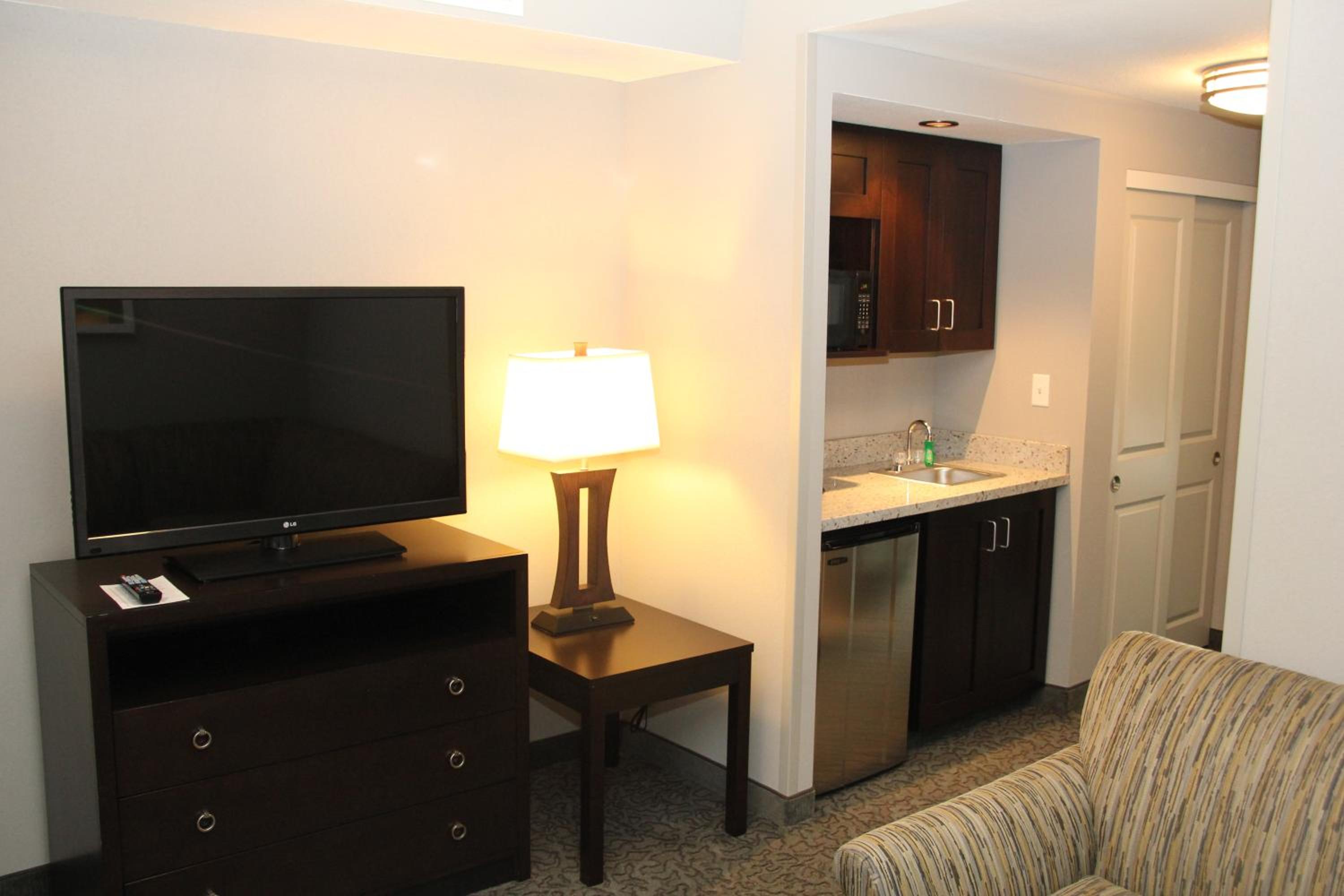 One-Bedroom King Suite - Non-Smoking