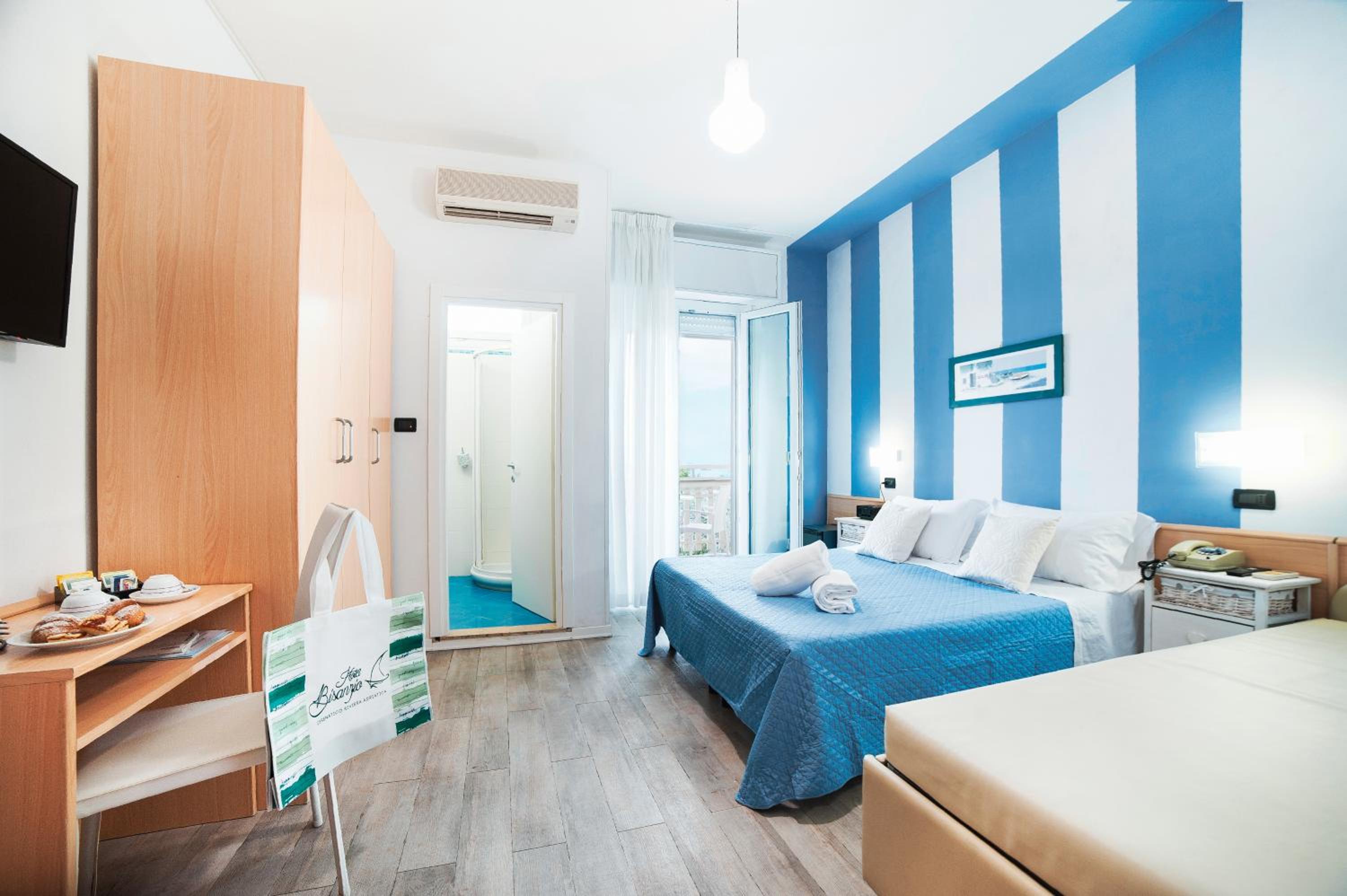 Family Room with Frontal Sea View (2 Adults + 1 Child)  