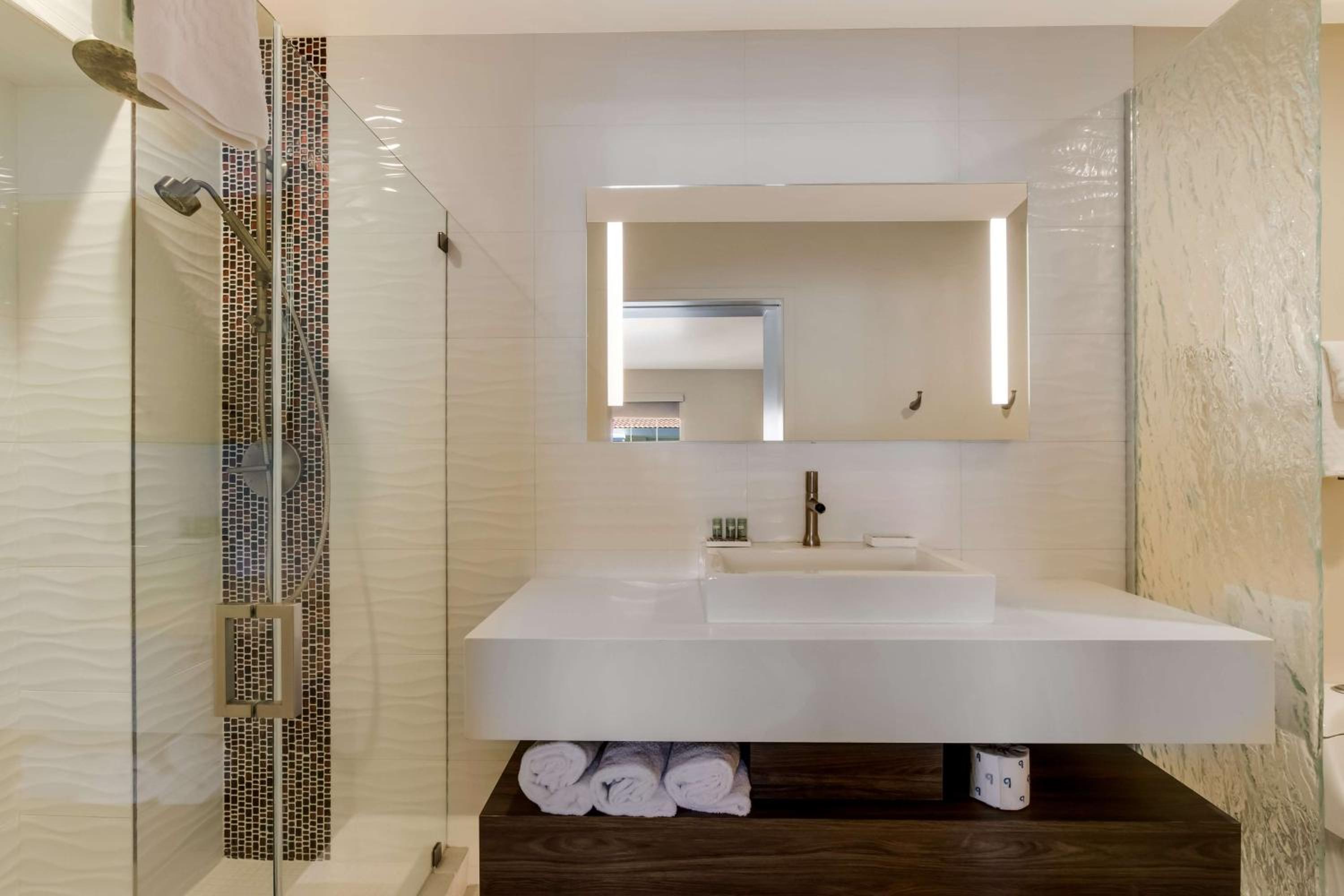 King Suite - Photo 3