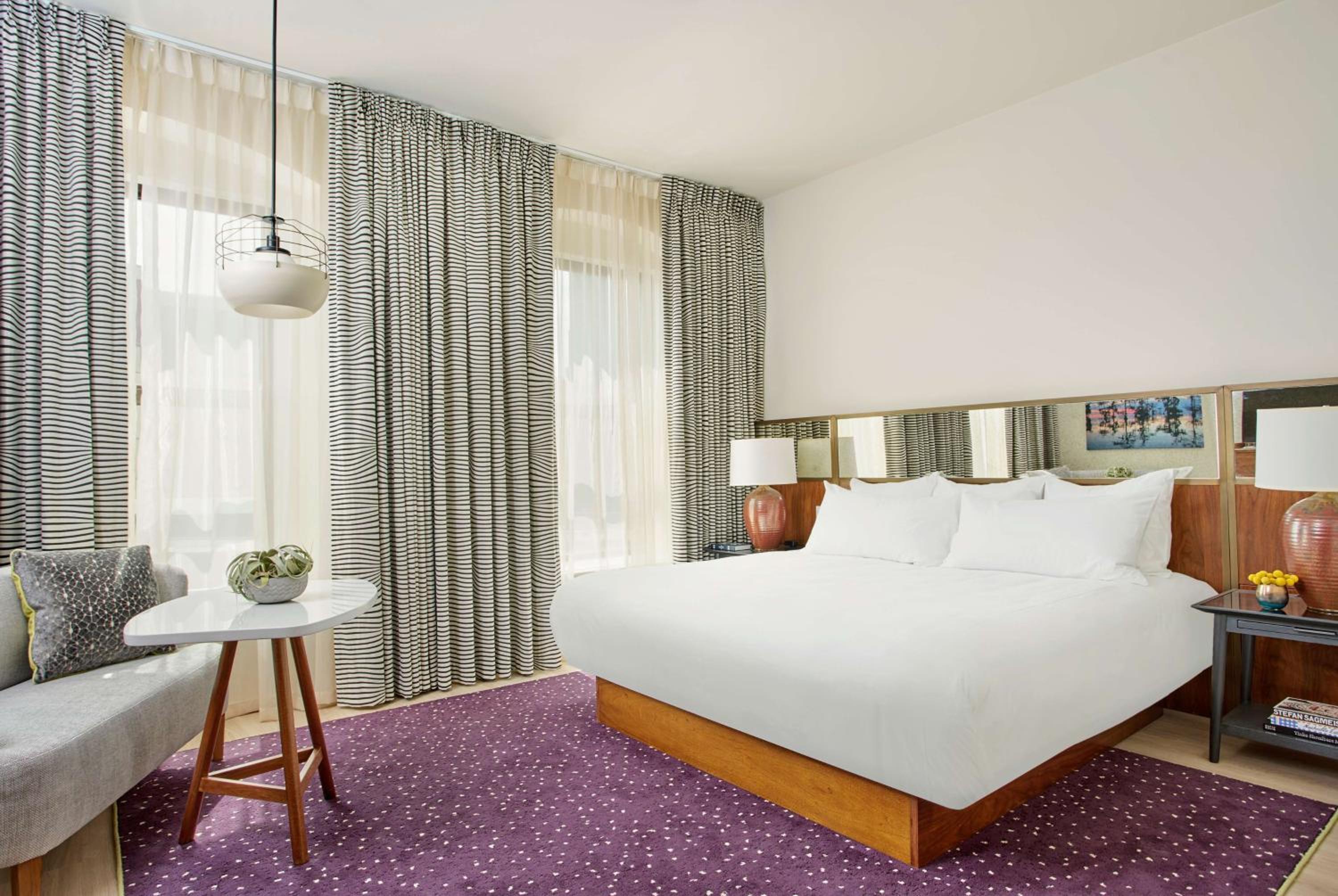Deluxe King Room photo 2