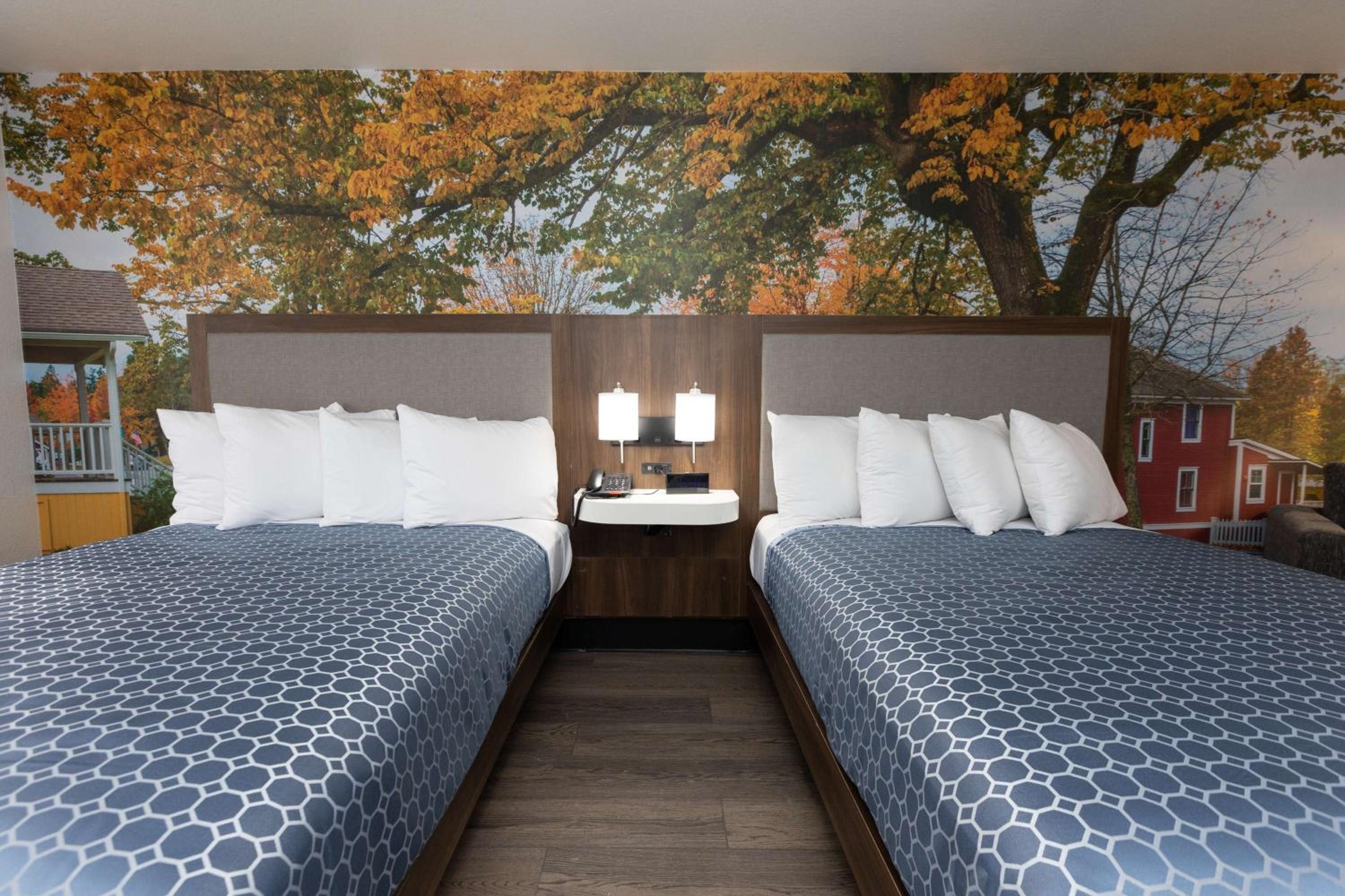 Queen Rooms with Two Queen Beds - Non-Smoking - Photo 1