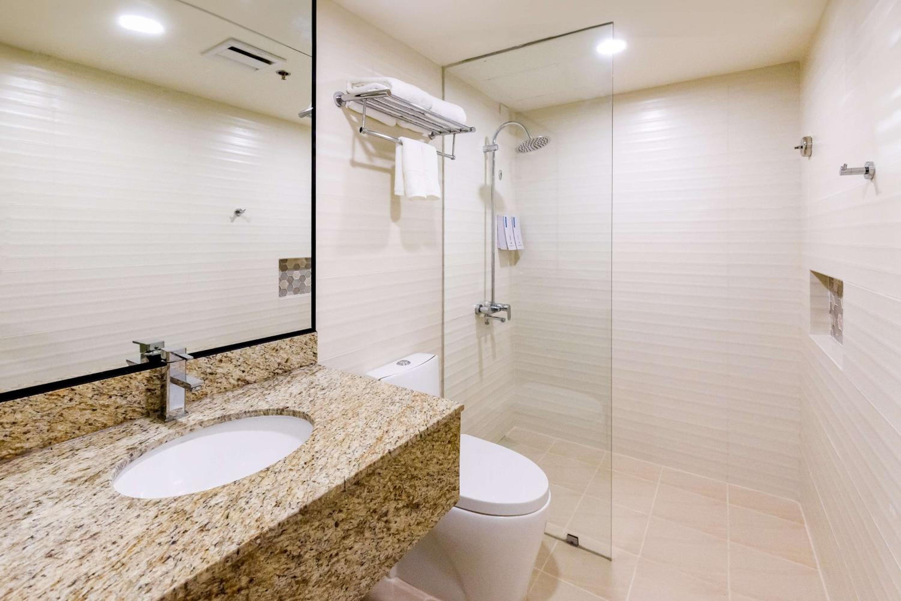 Premier Suite with Two Double Beds - Non-Smoking - Photo 5