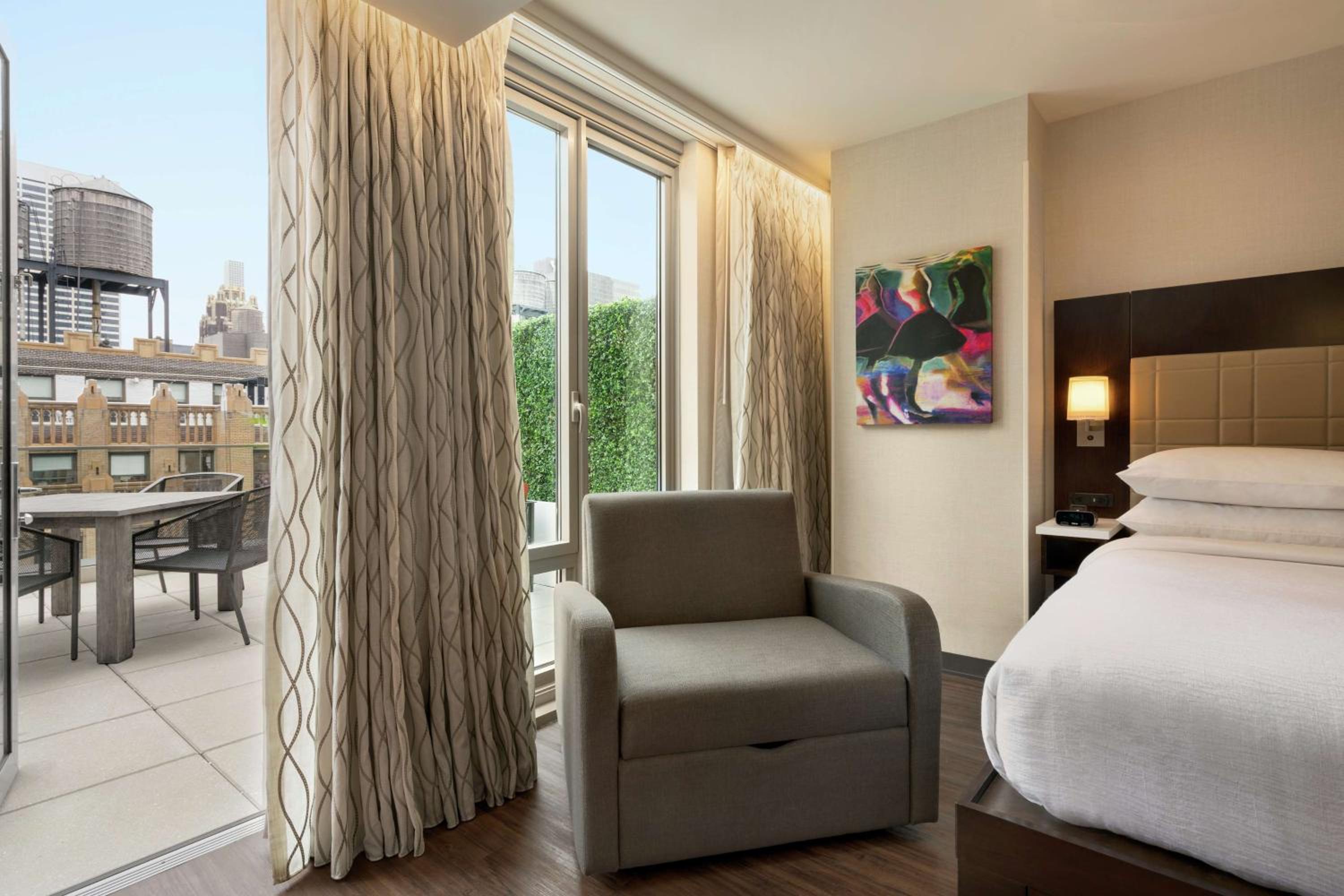 1 King Bed Sky View Balcony Room