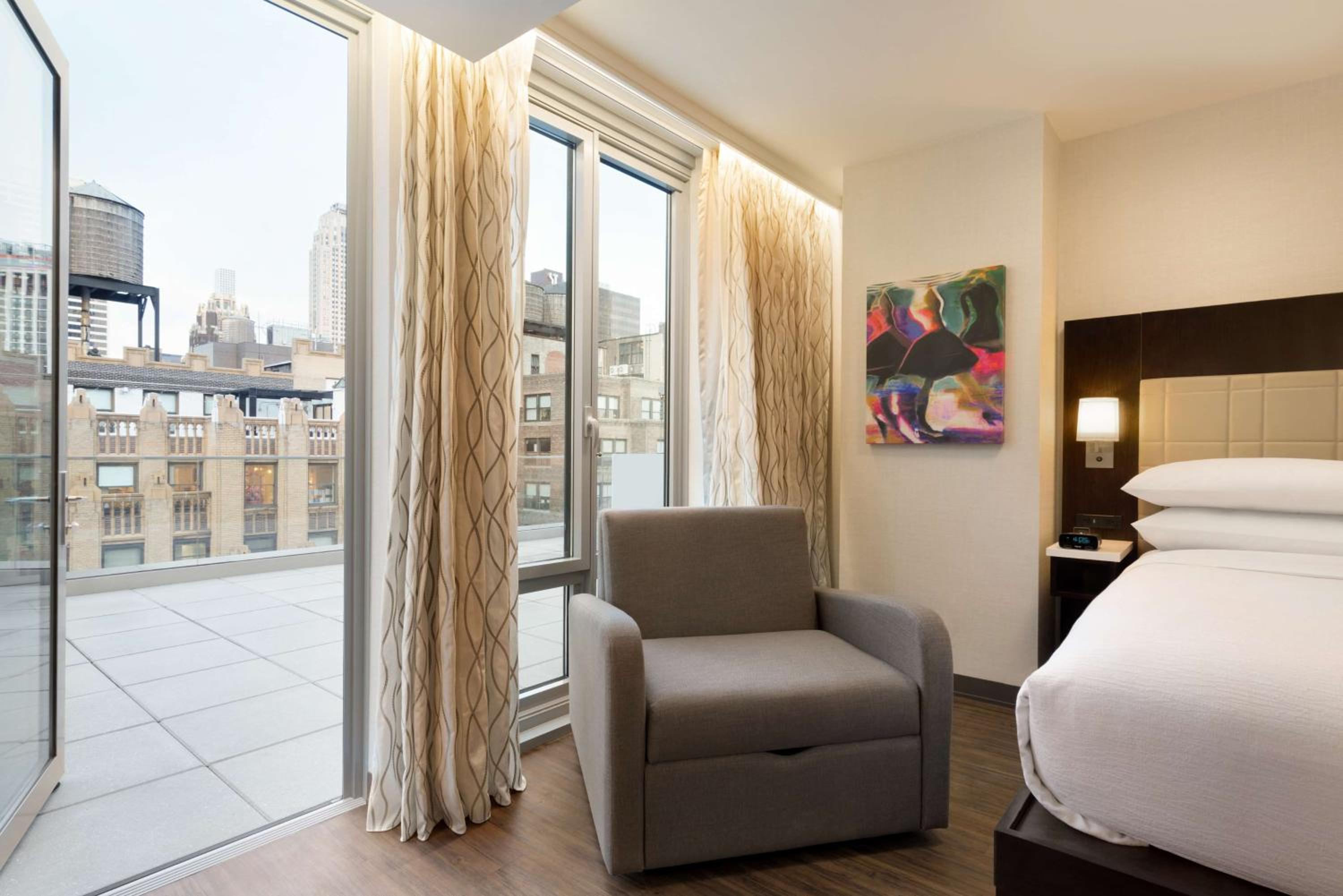 1 King Bed Sky View Balcony Room