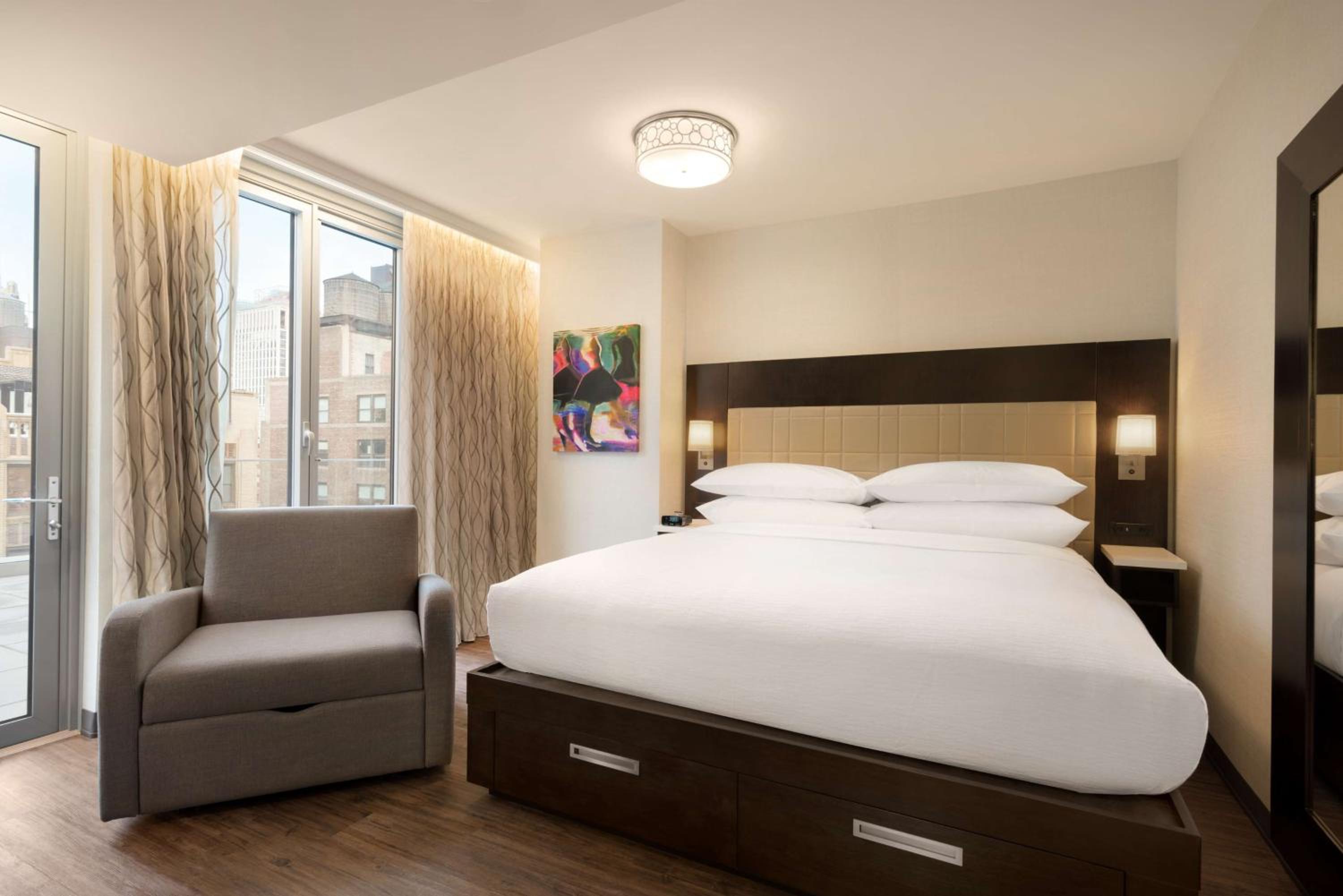 1 King Bed Sky View Balcony Room