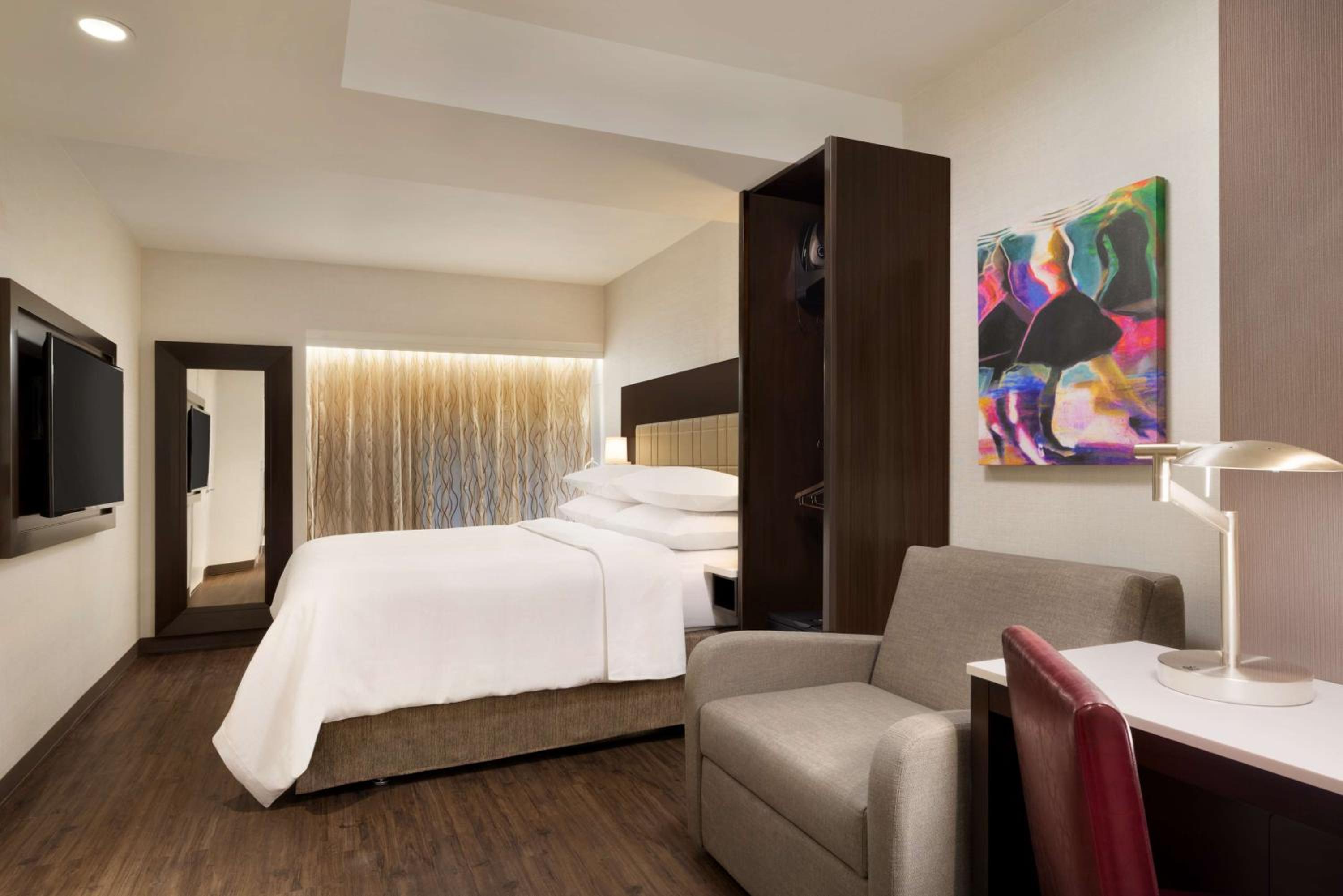 *Renovated* King Studio Suite - Mobility Access