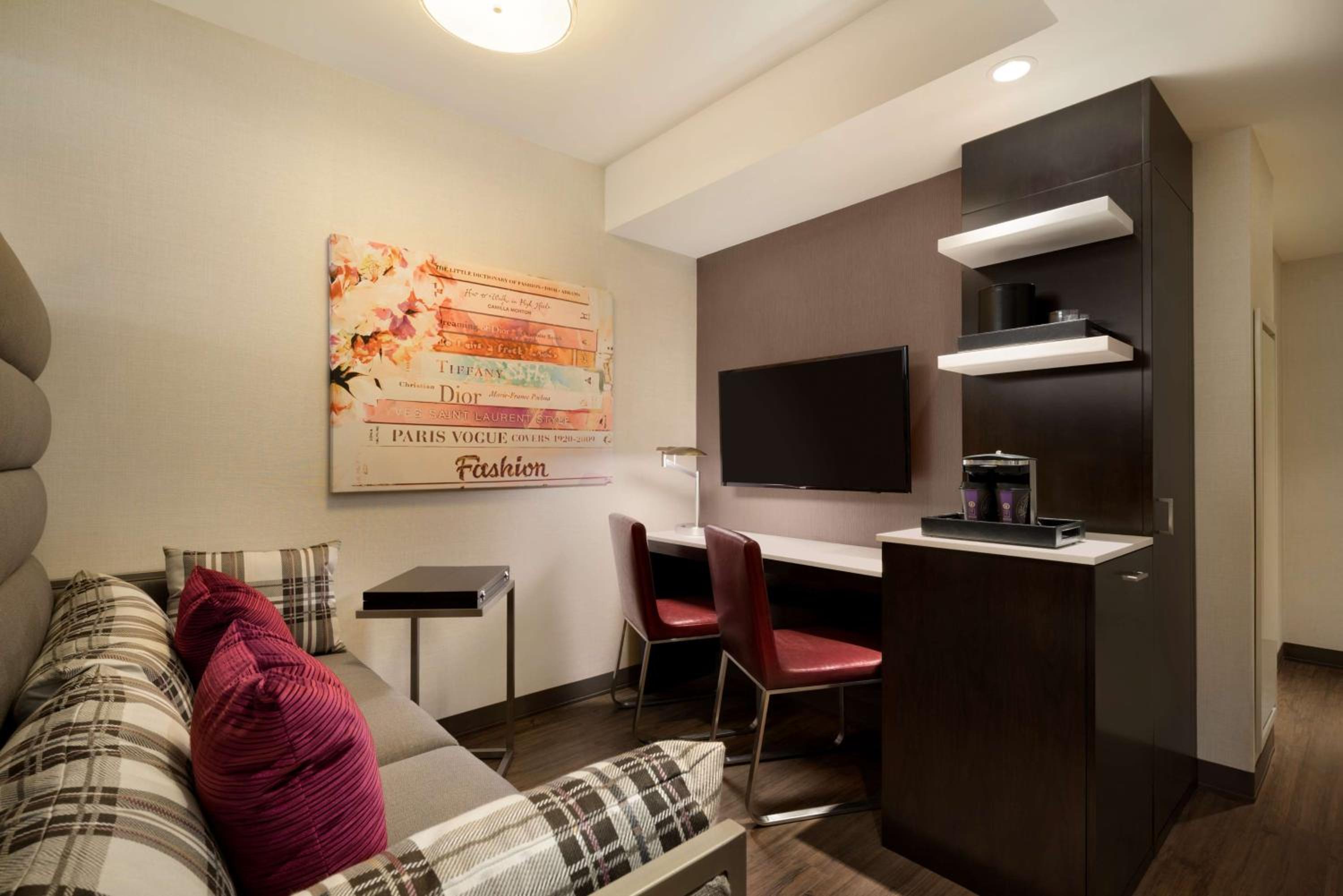 King Studio Suite with View - Hearing Accessible