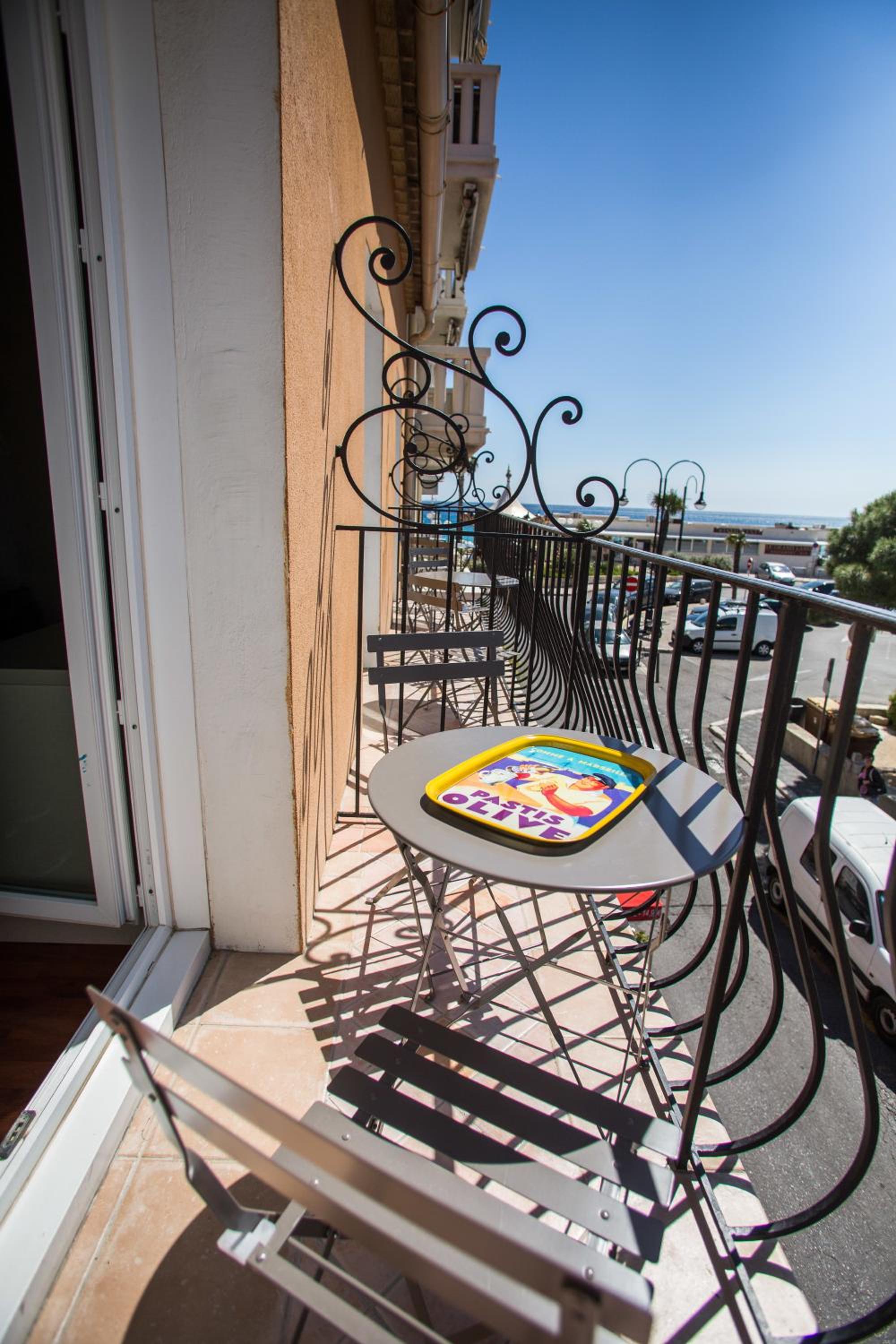 Superior Room with Sea / Harbour View photo 2