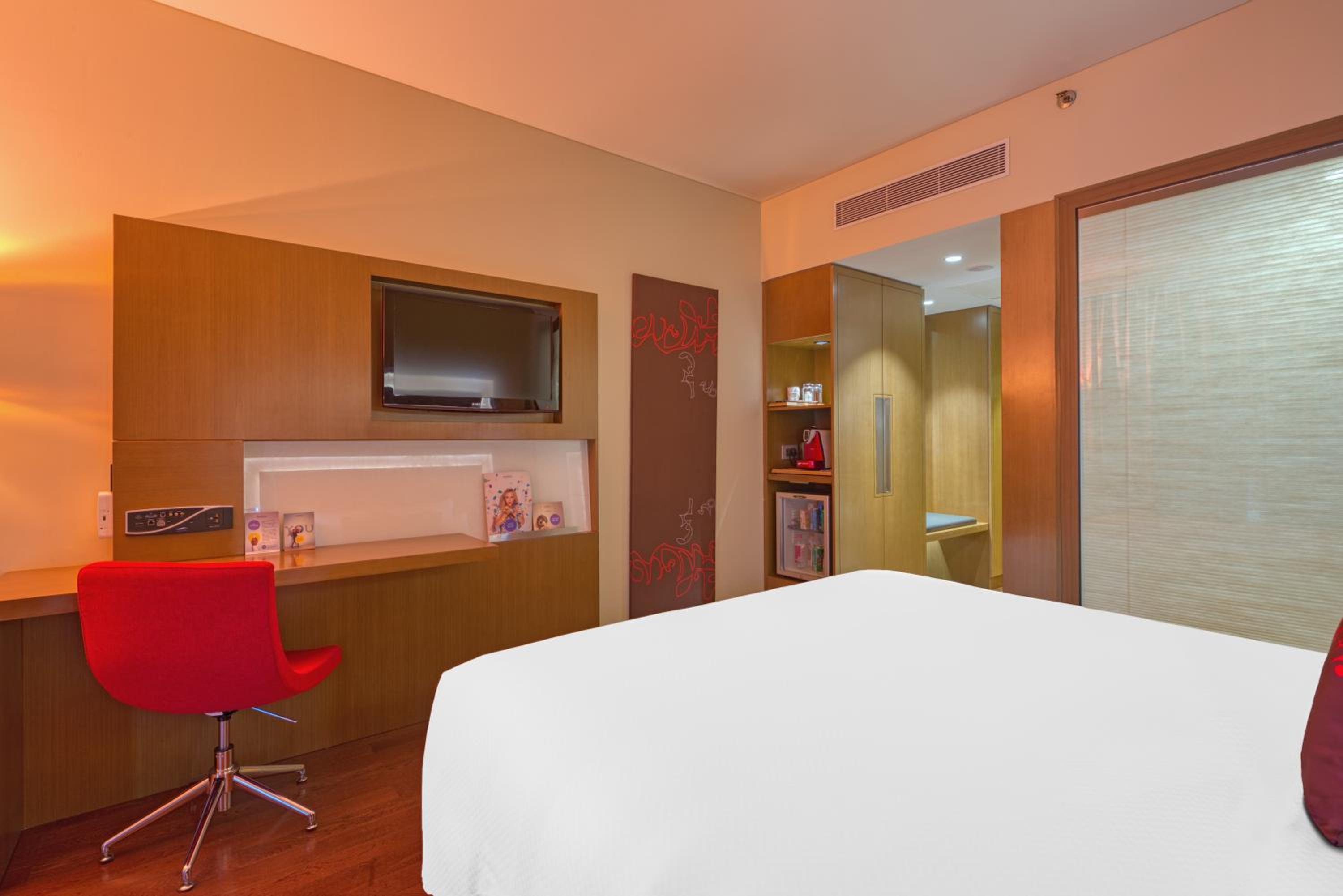 Executive Room King Bed - Photo 2