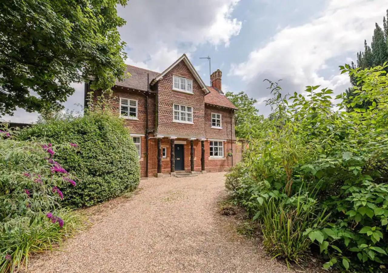 Four-Bedroom House photo 2