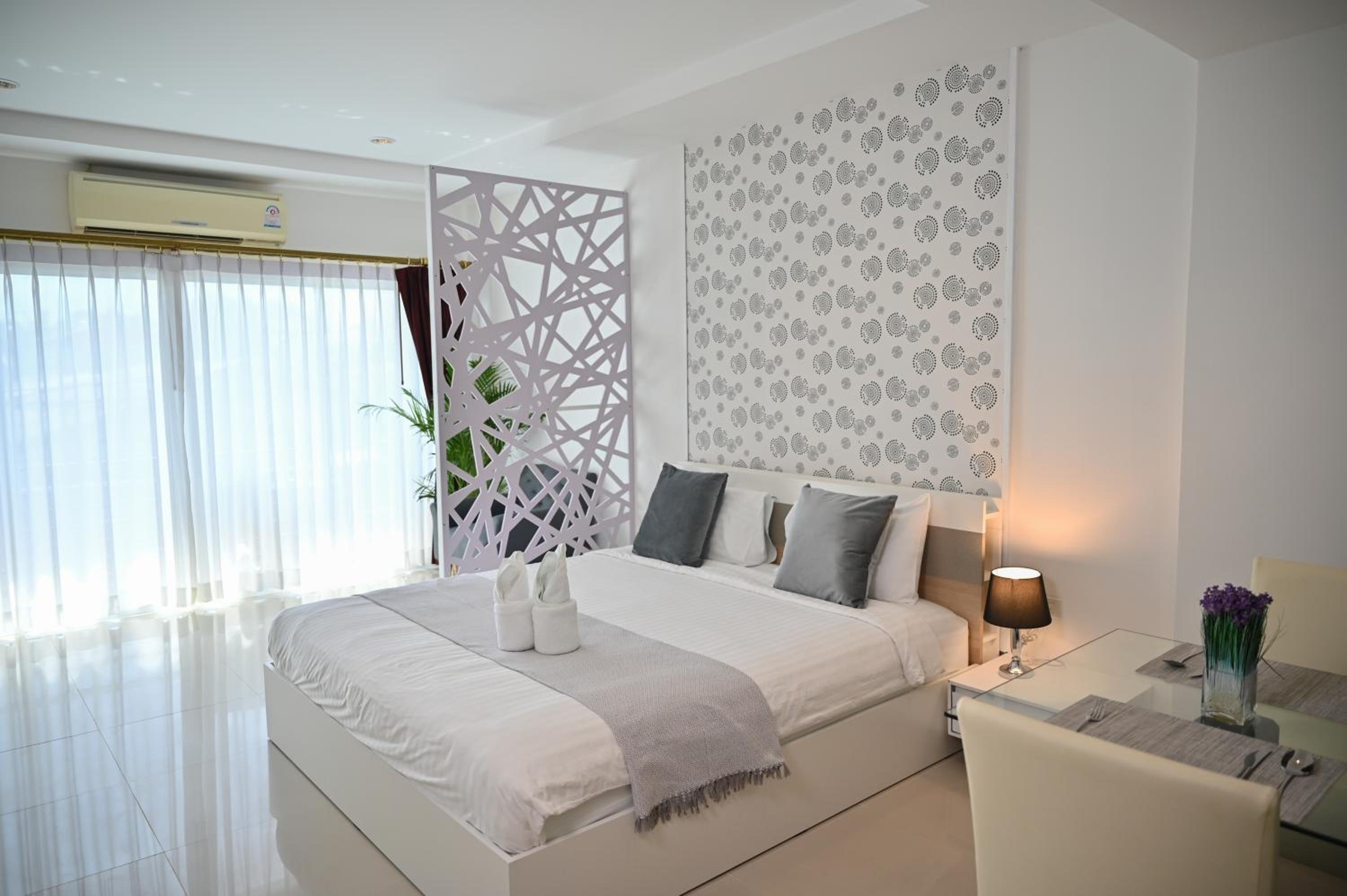 Deluxe Room - Photo 1