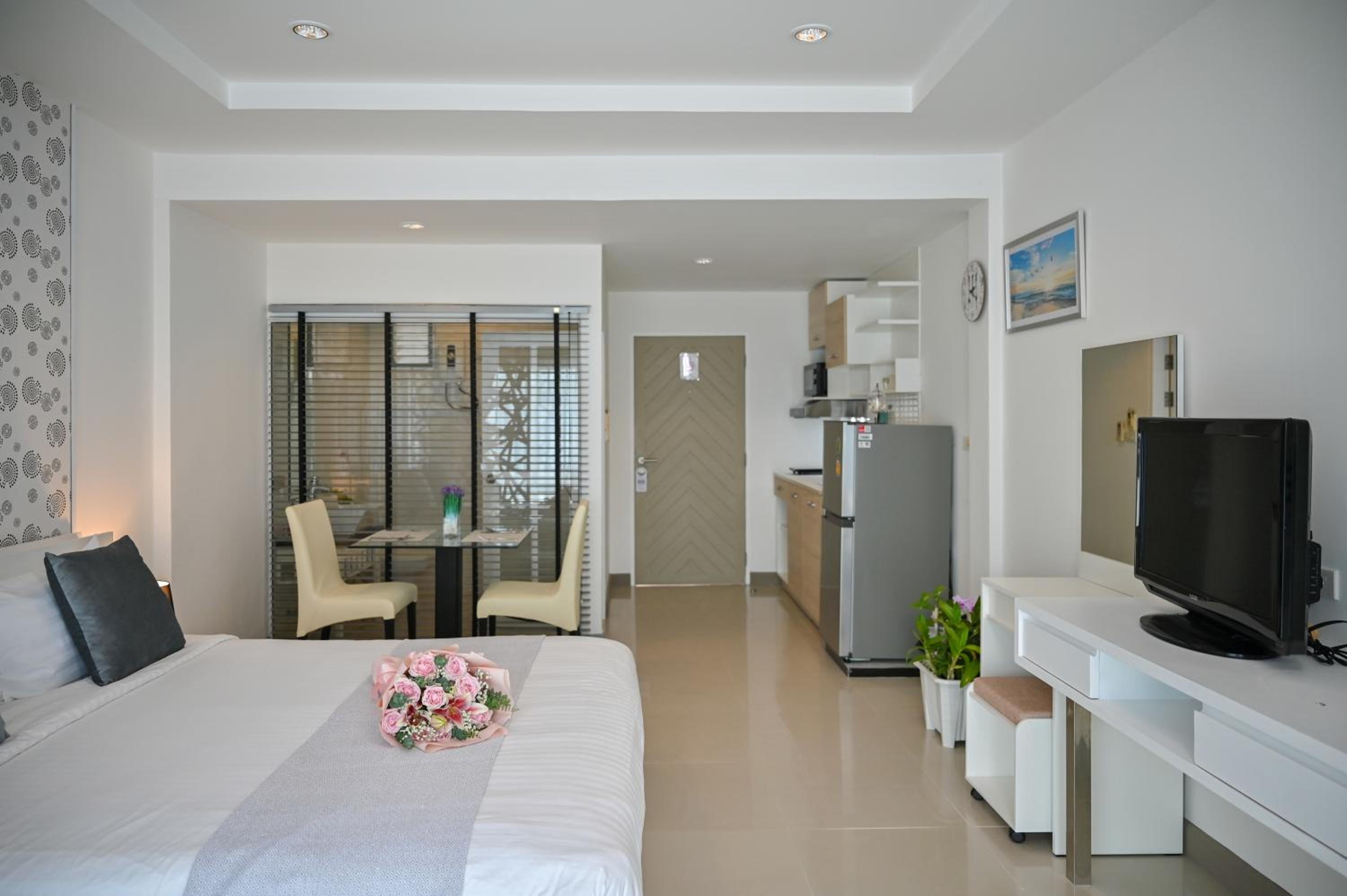 Deluxe Room - Photo 4