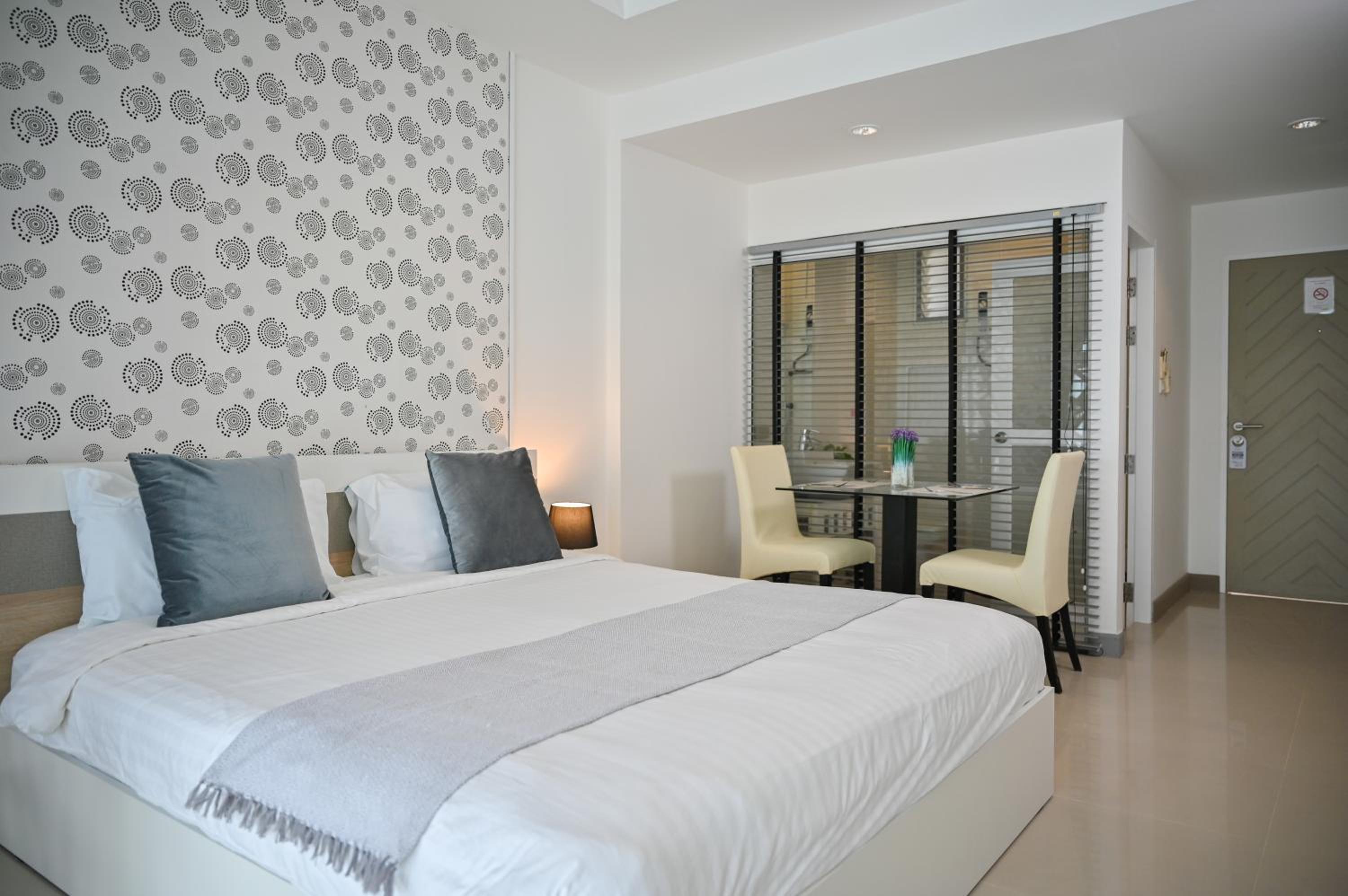 Deluxe Room - Photo 21