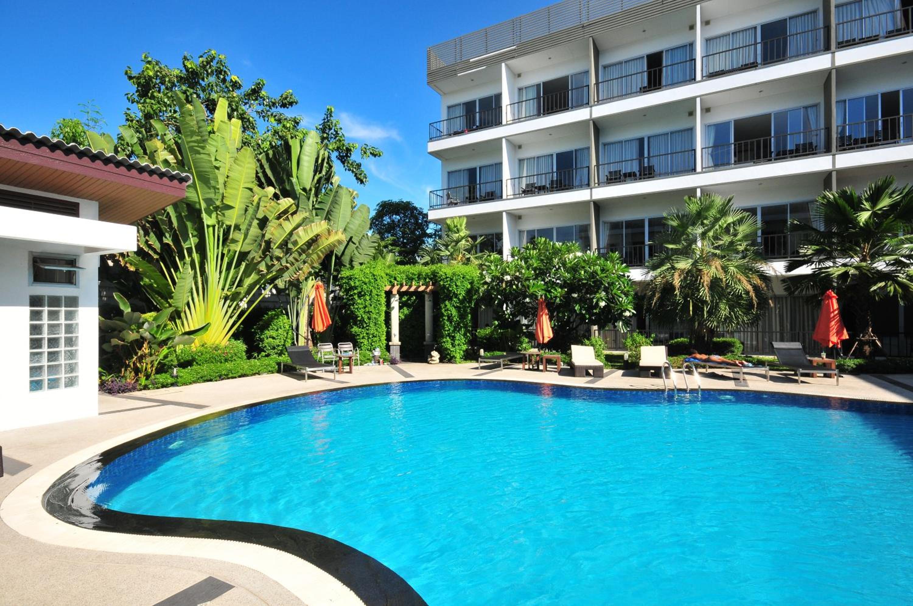 Deluxe Double or Twin Room with Pool View photo 2