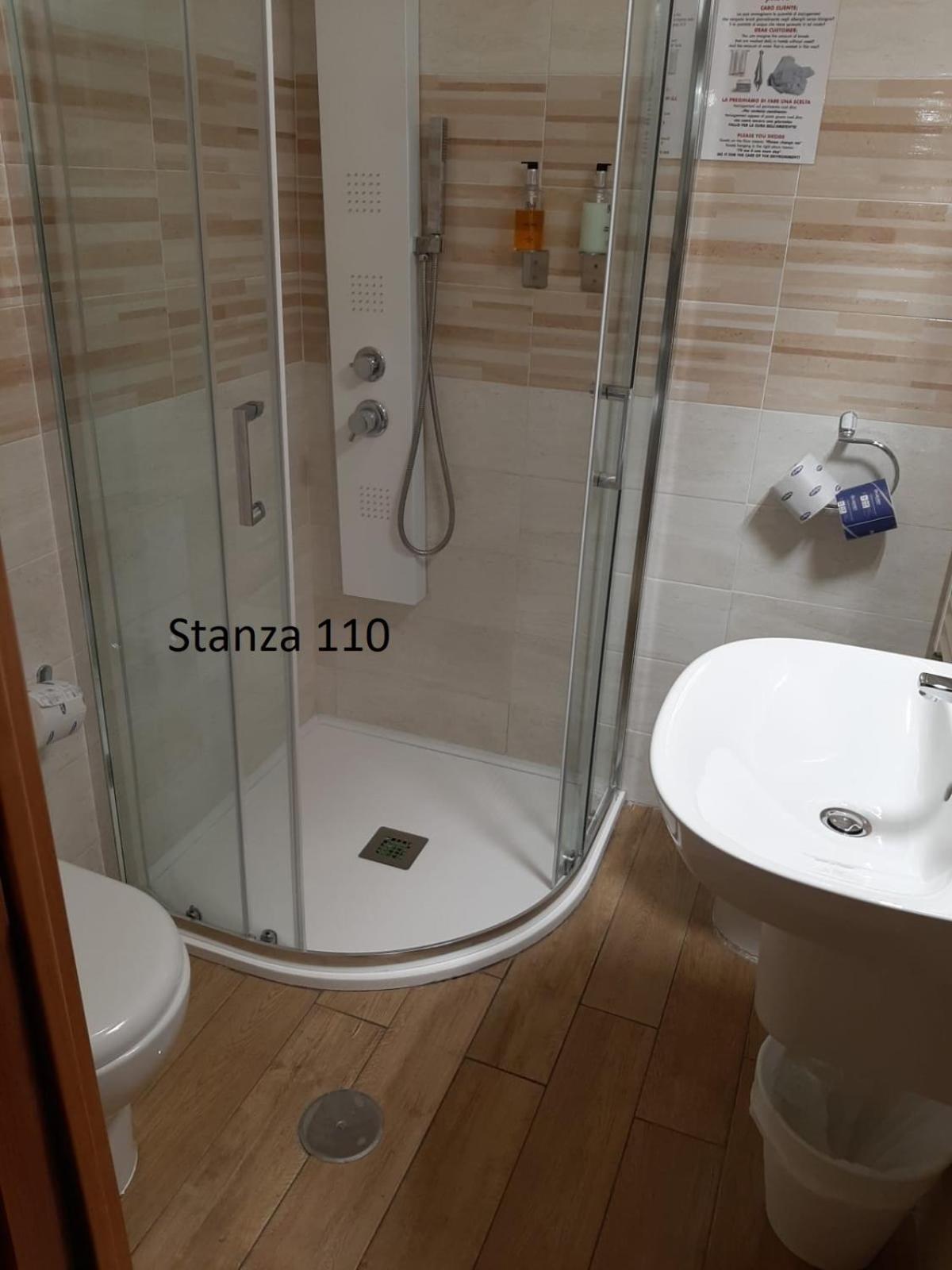 Standard Double Room - Photo 13