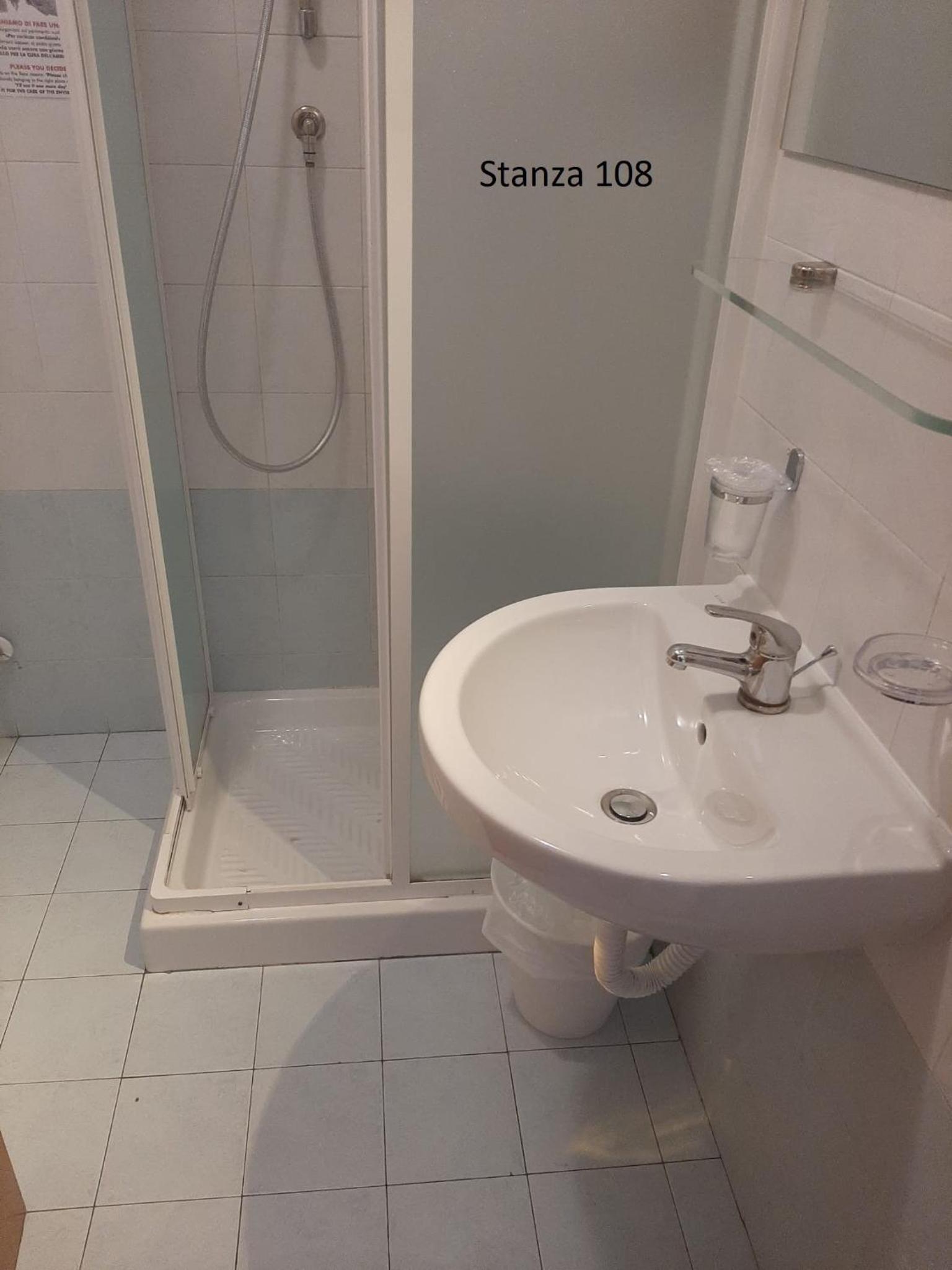 Standard Double Room - Photo 21