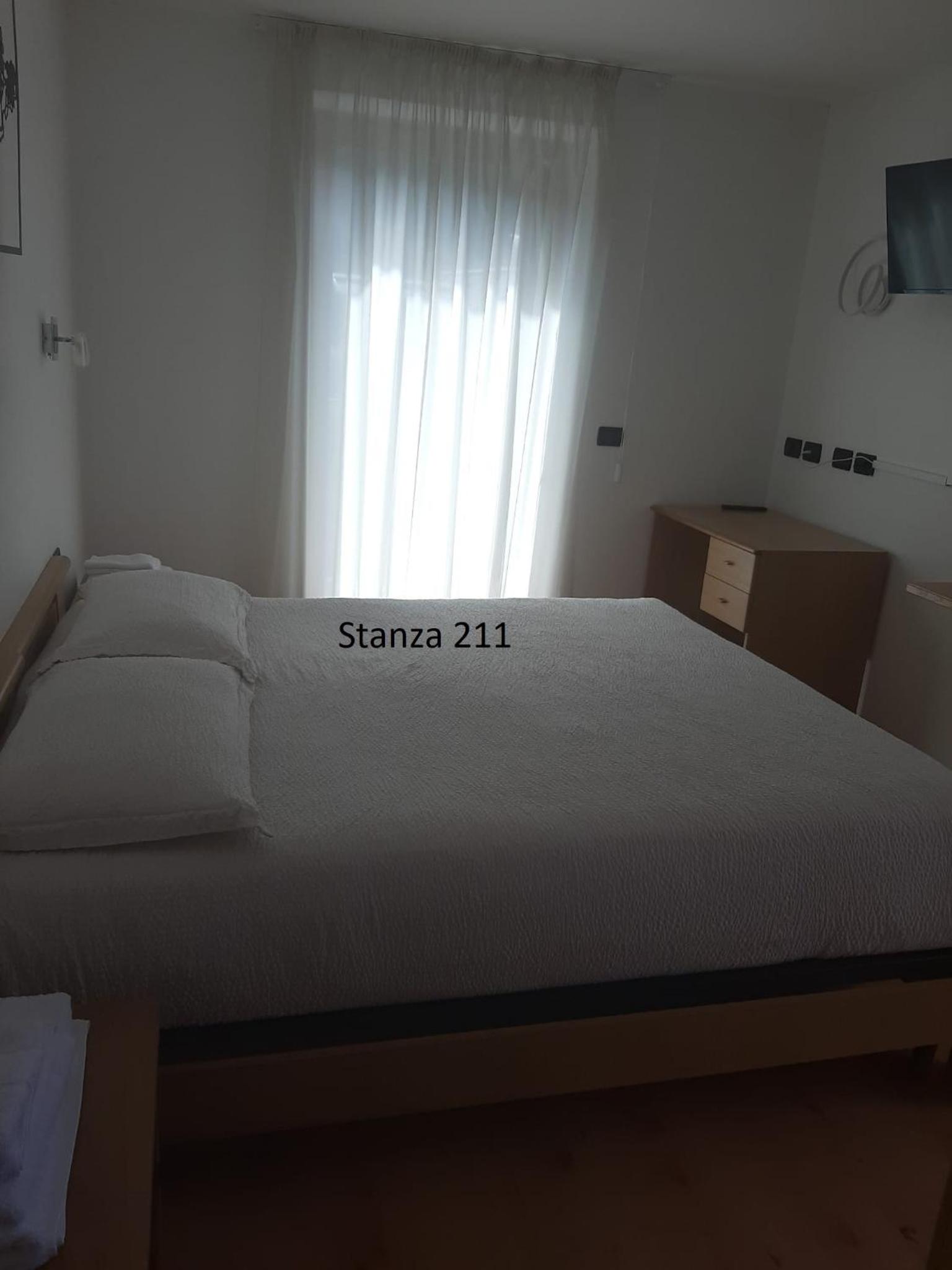 Standard Double Room - Photo 19