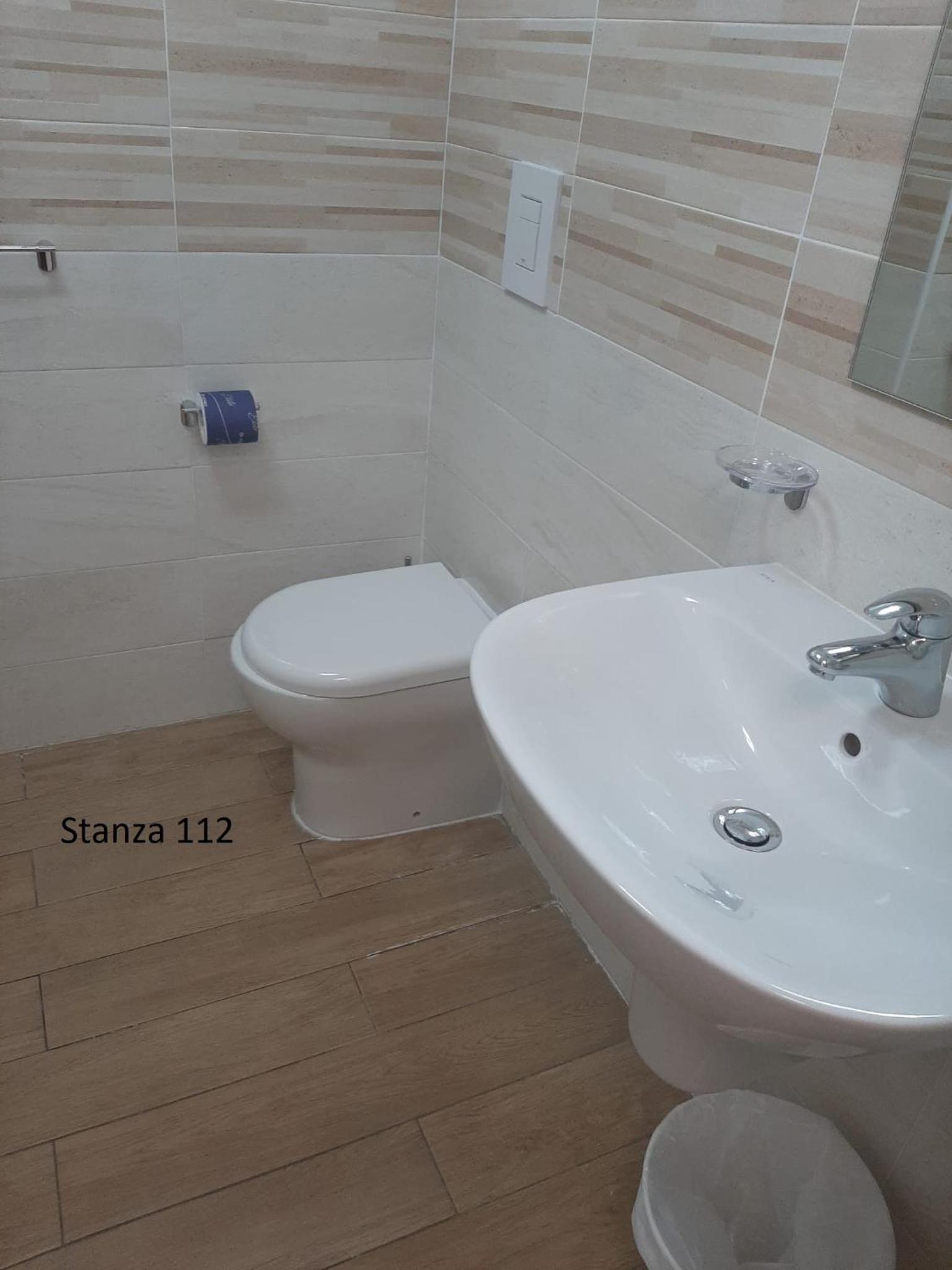 Standard Double Room - Photo 32