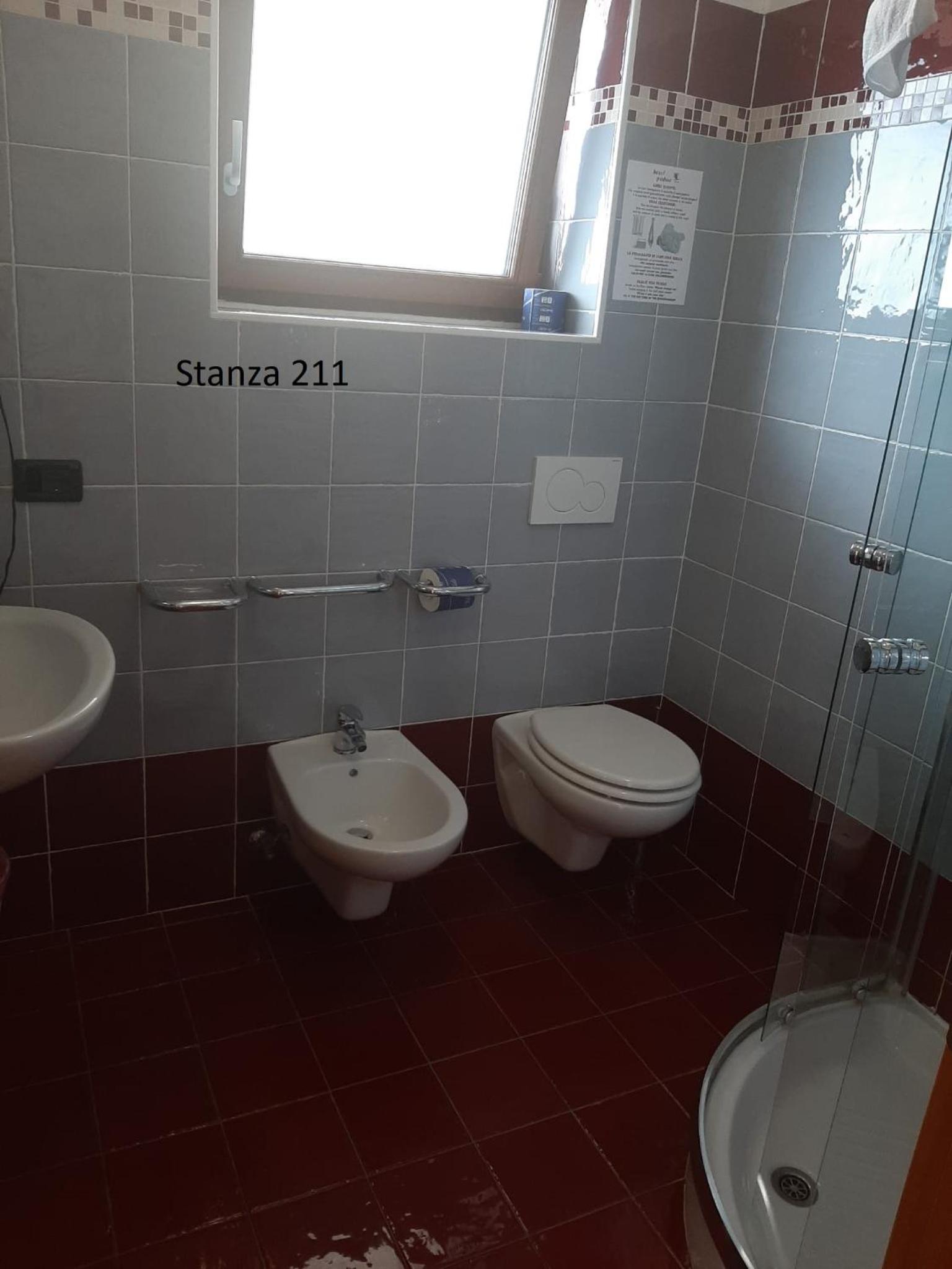 Standard Double Room - Photo 30
