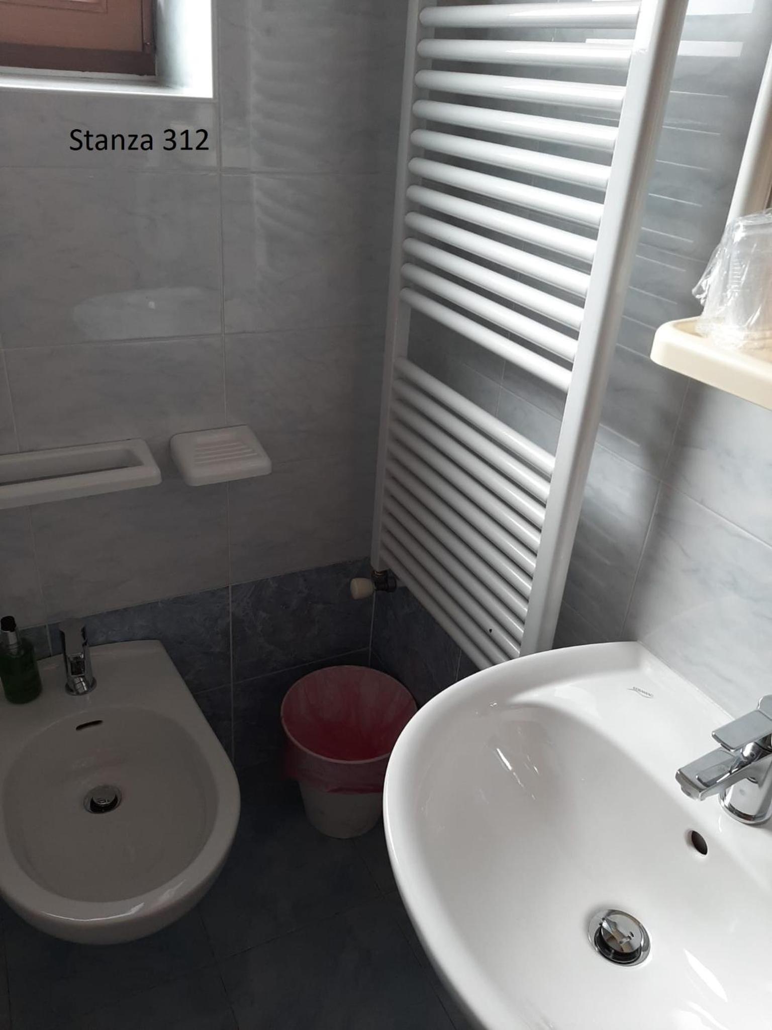 Standard Double Room - Photo 28