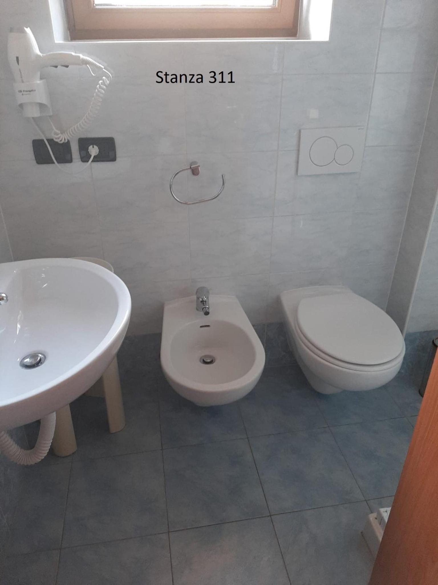 Standard Double Room - Photo 27