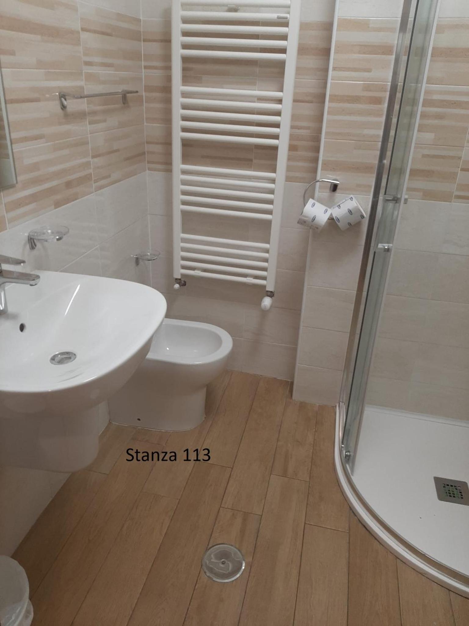 Standard Double Room - Photo 35