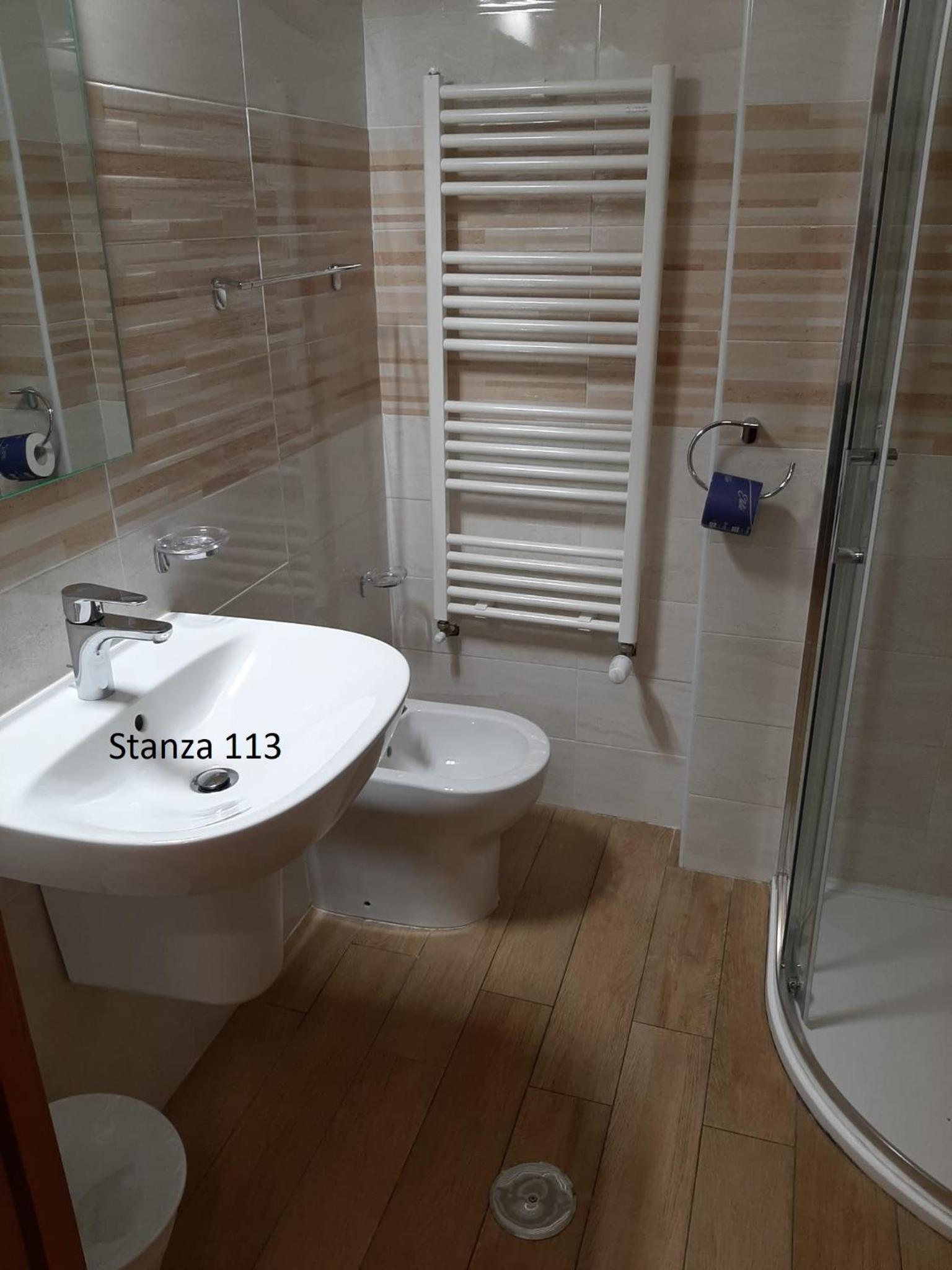 Standard Double Room - Photo 36
