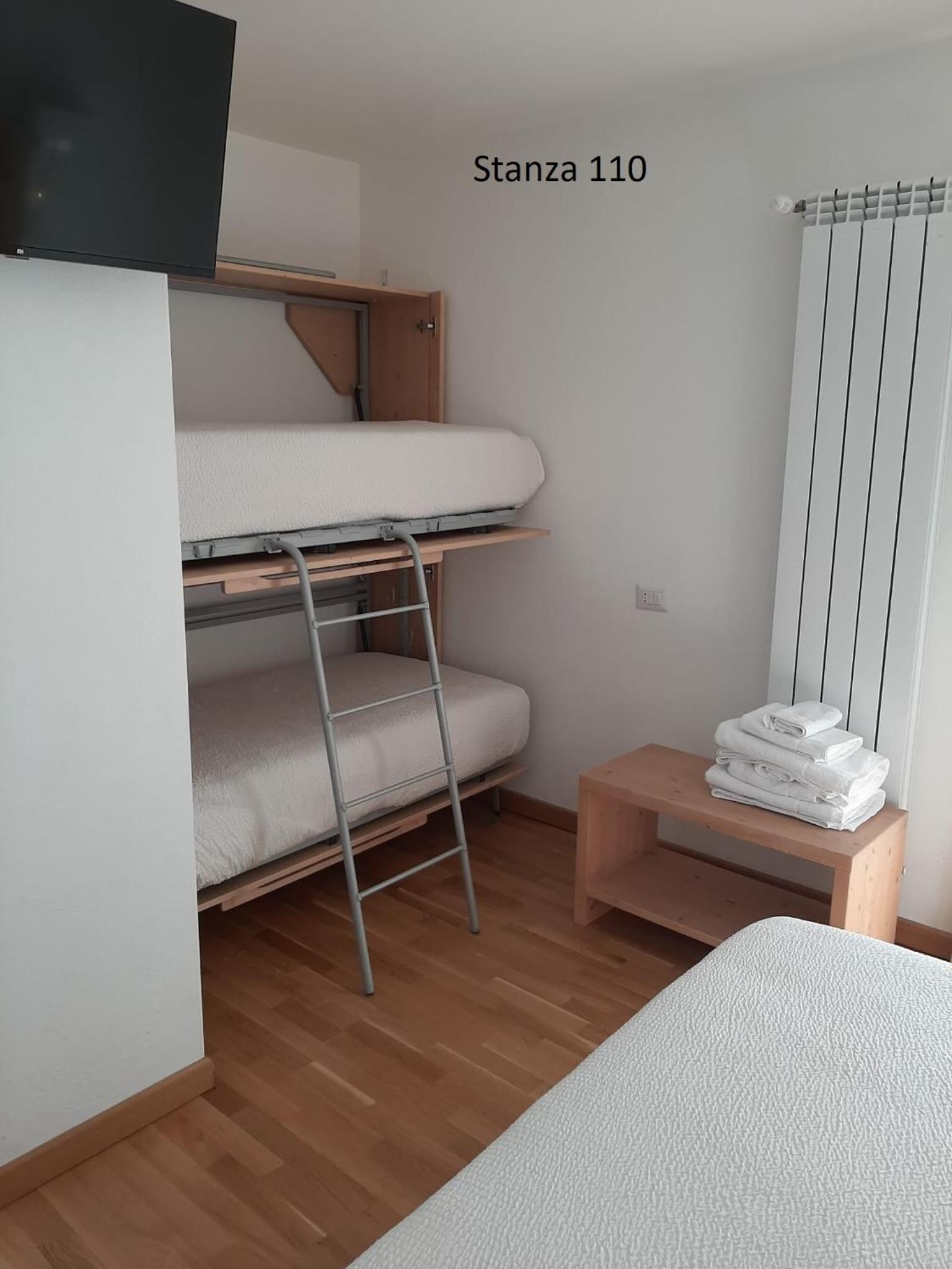 Standard Double Room - Photo 25