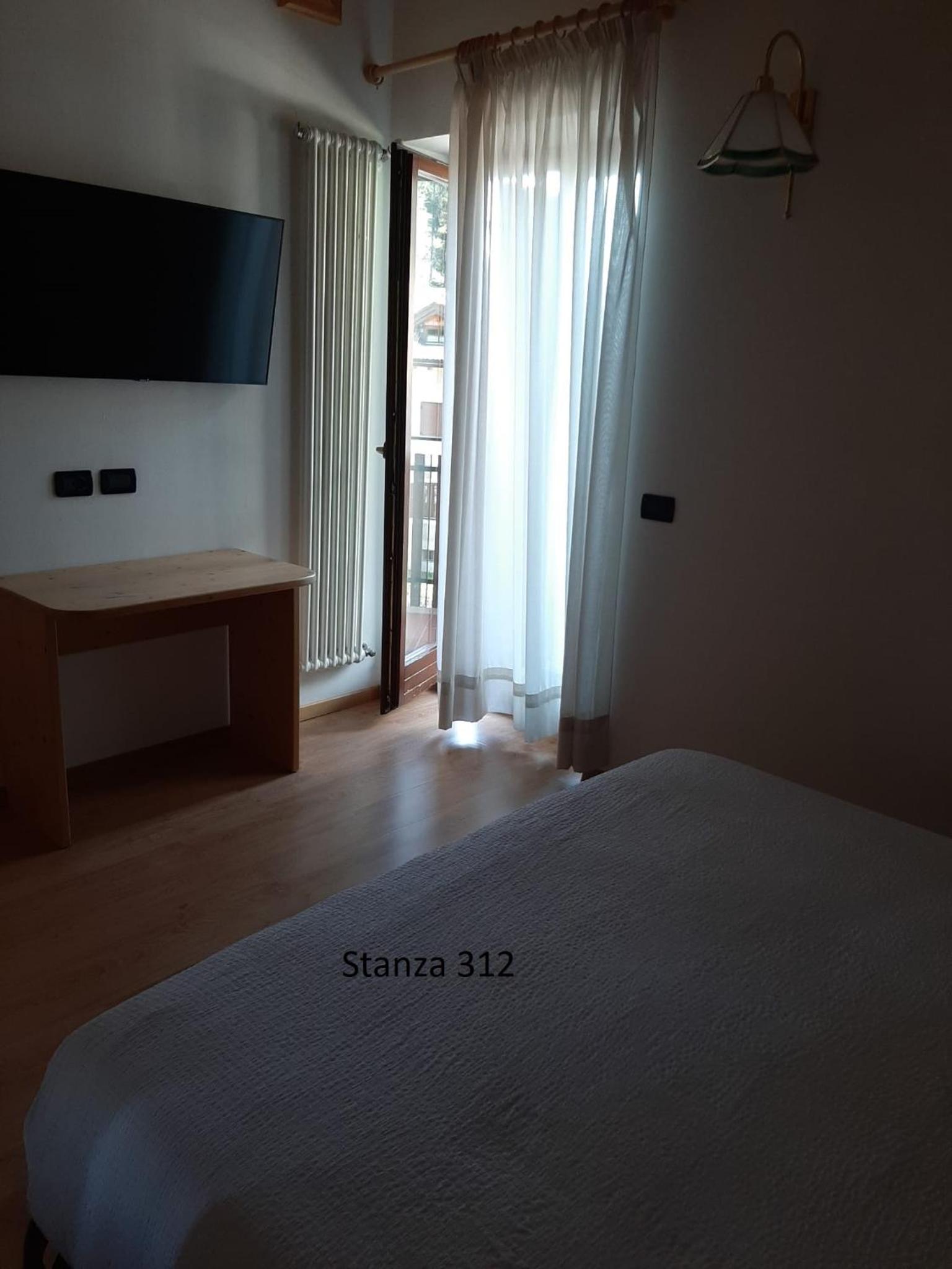 Standard Double Room - Photo 41