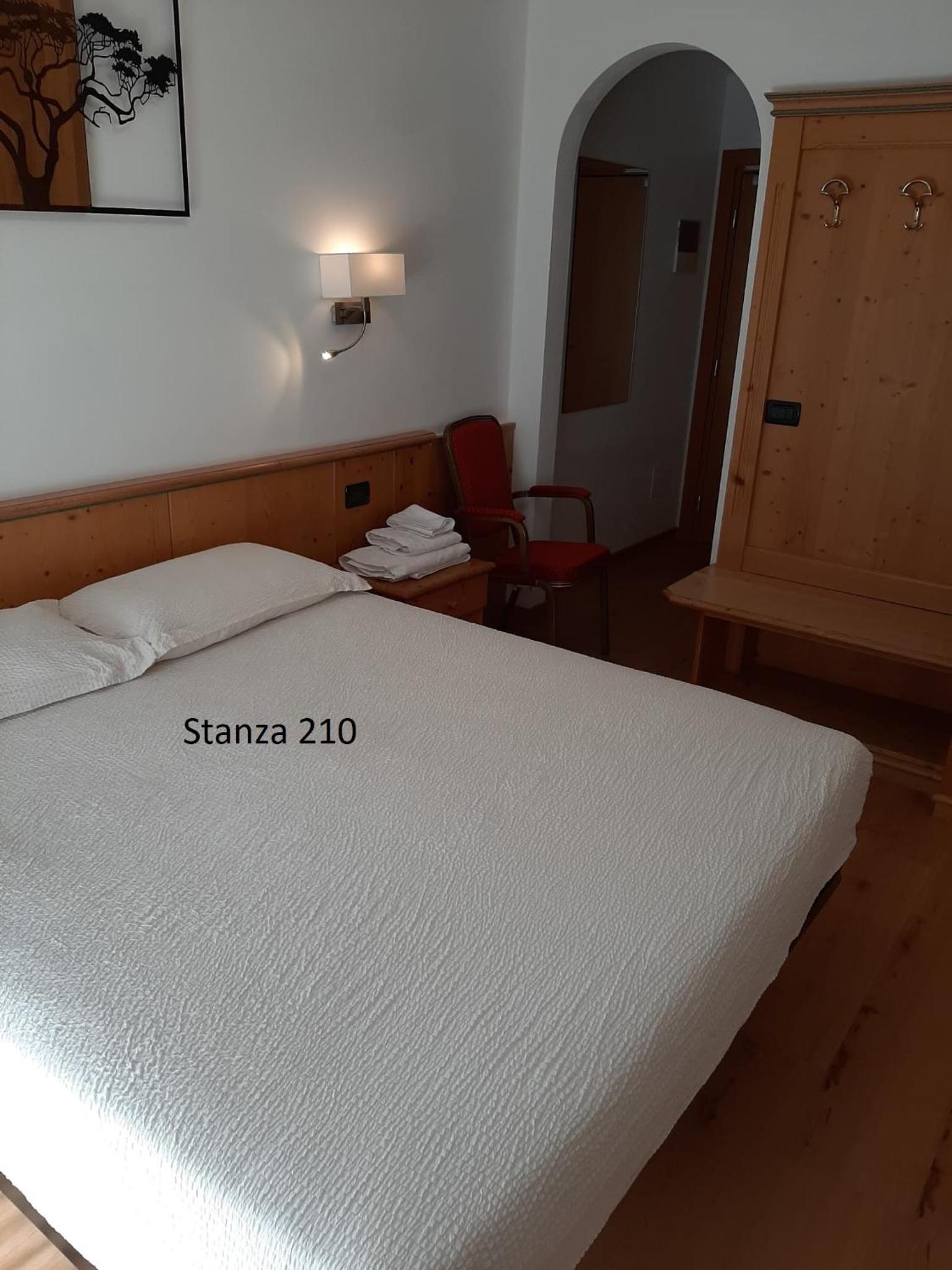Standard Double Room - Photo 7