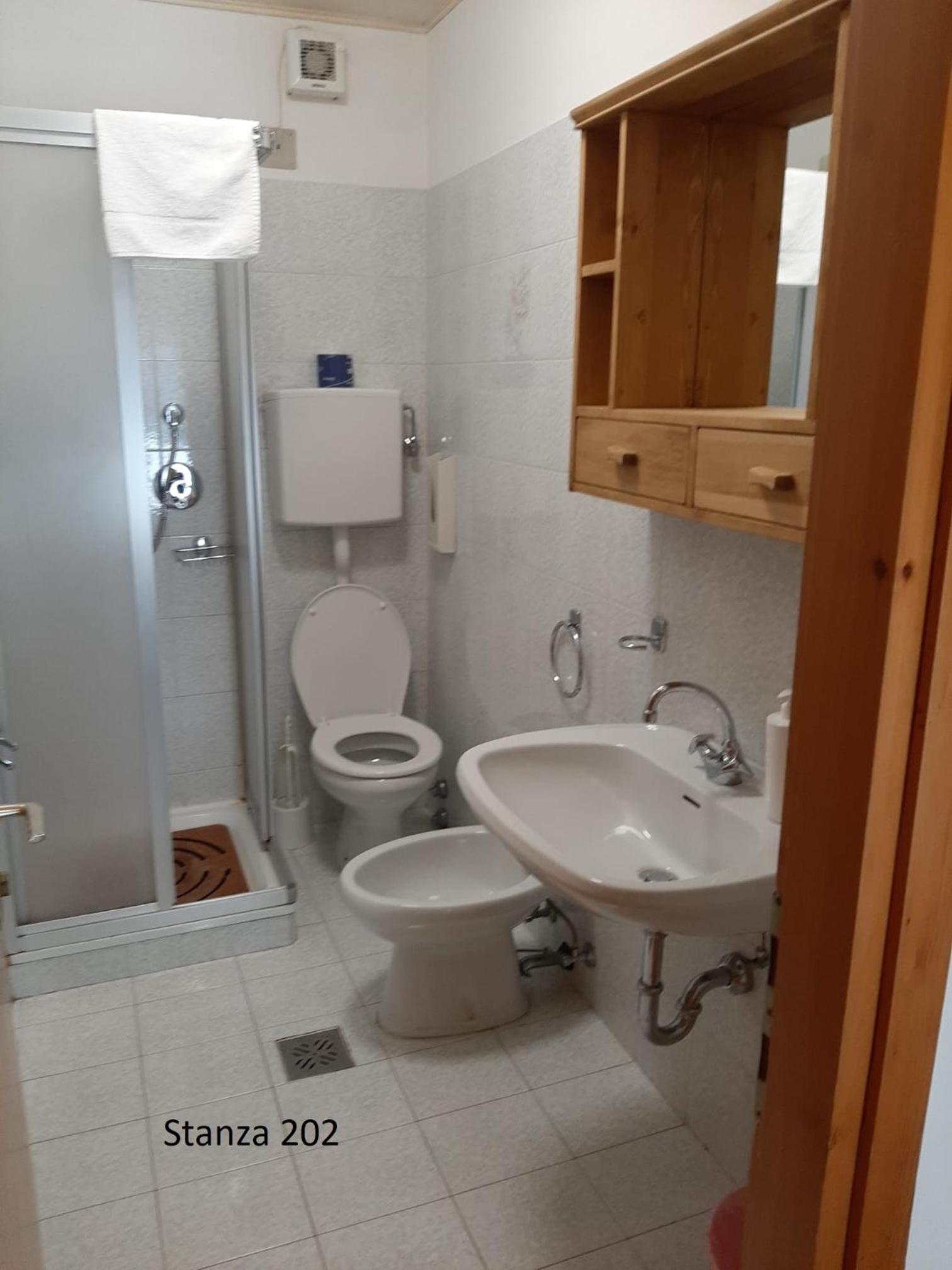 Budget Double Room - Photo 4