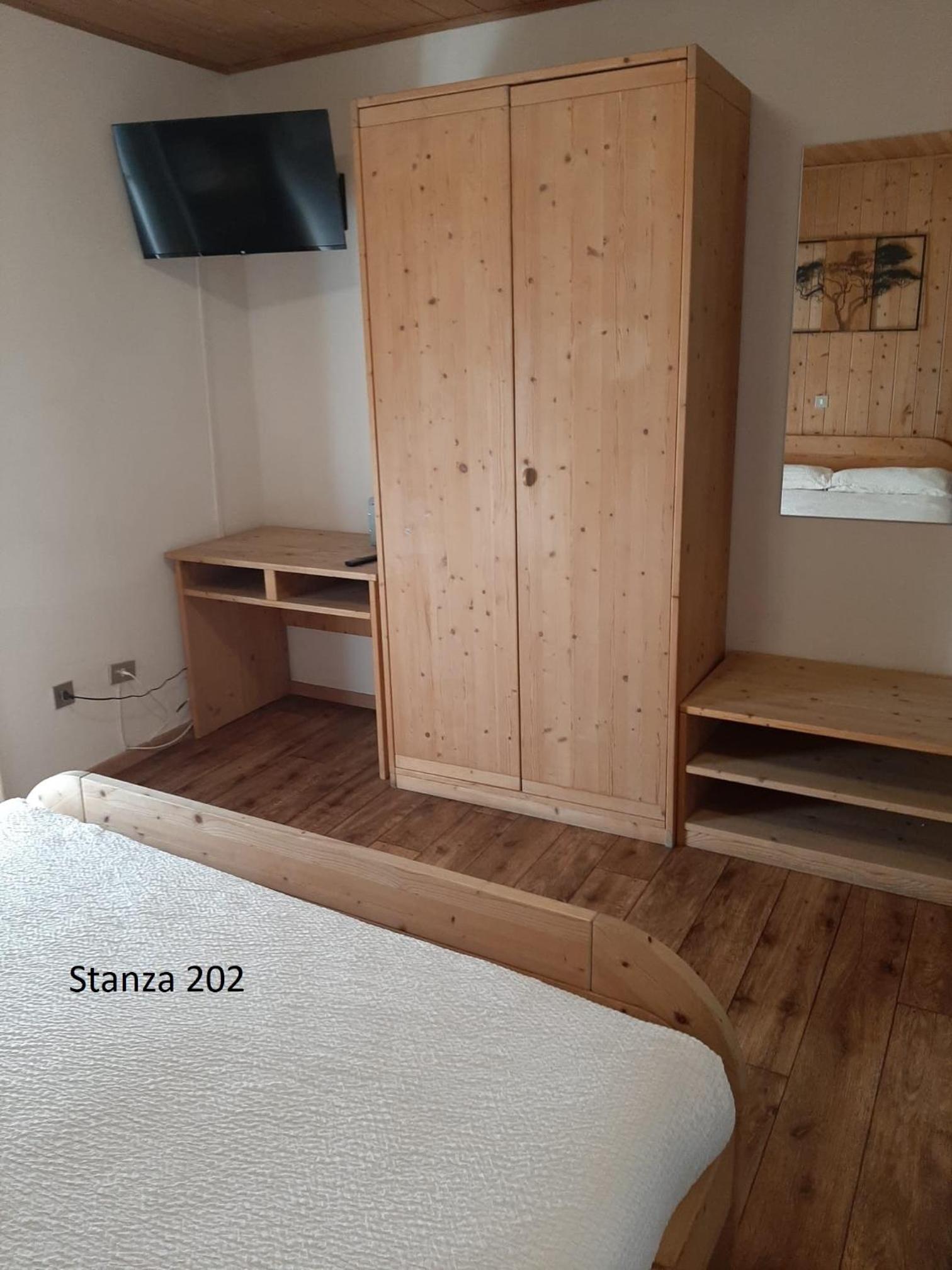 Budget Double Room - Photo 7