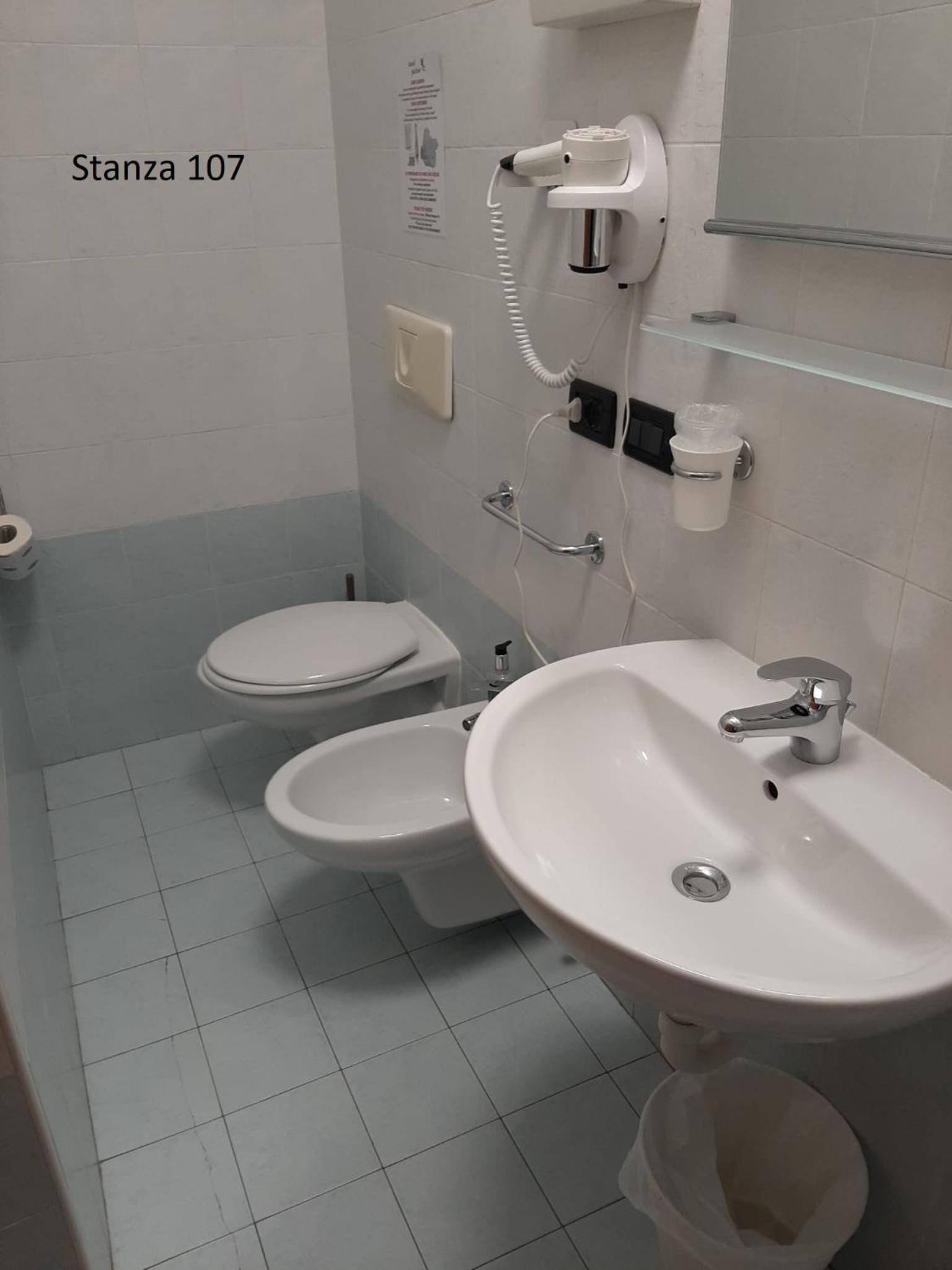 Standard Quadruple Room - Photo 4