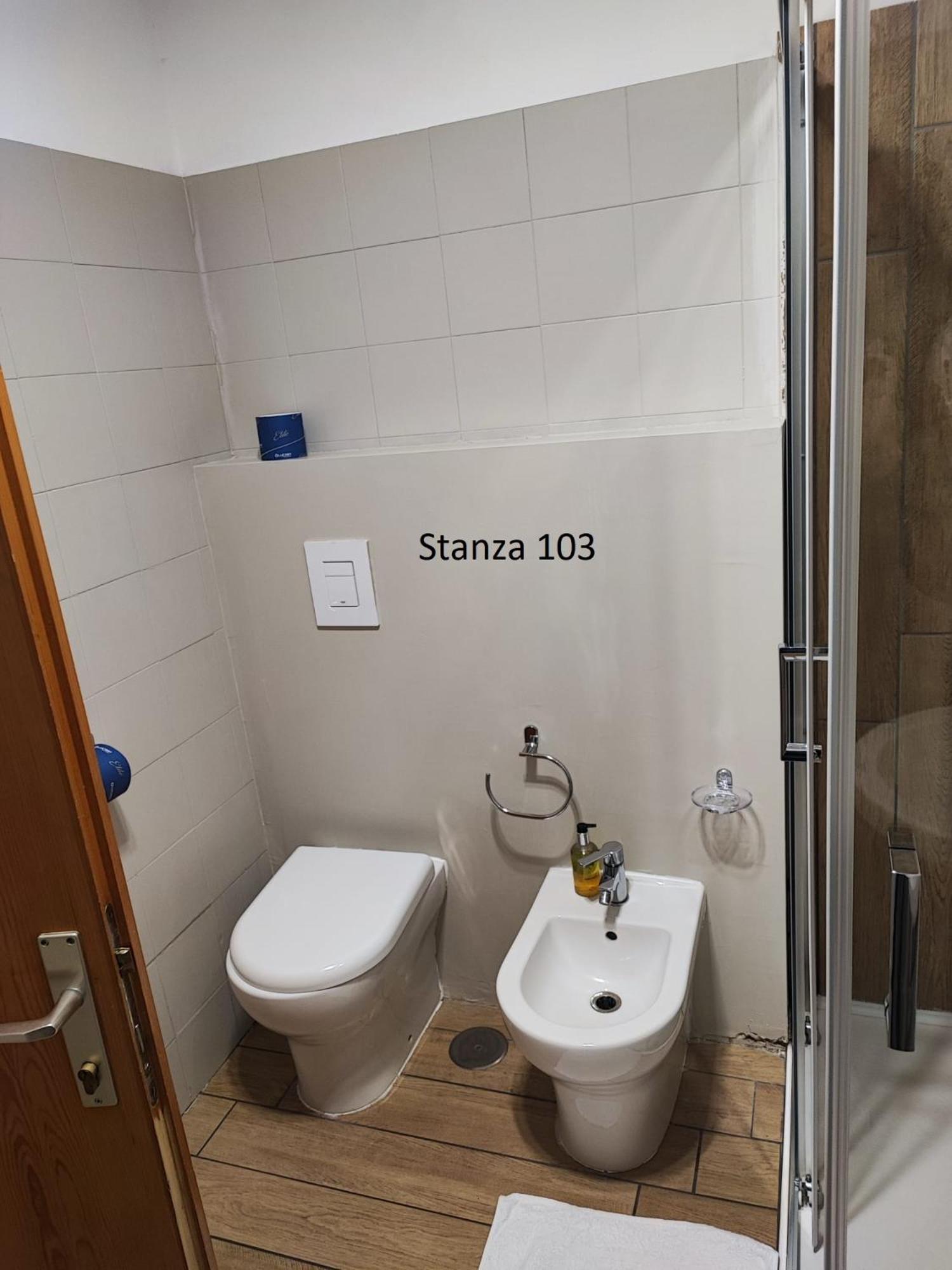 Standard Quadruple Room - Photo 9