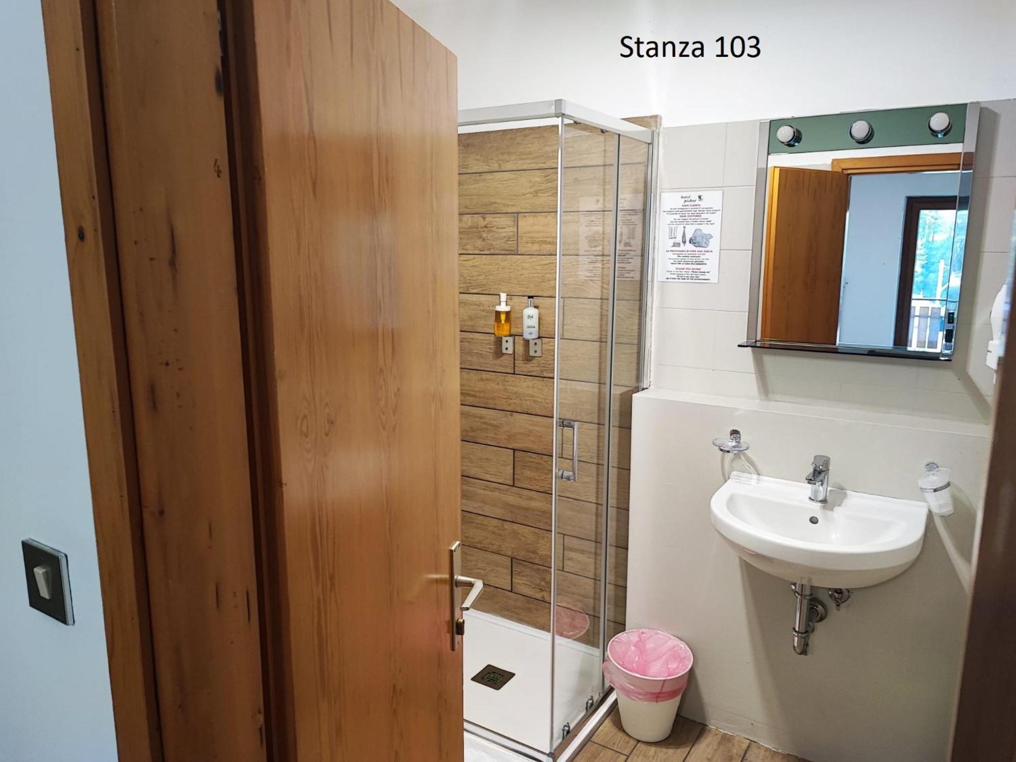 Standard Quadruple Room - Photo 2