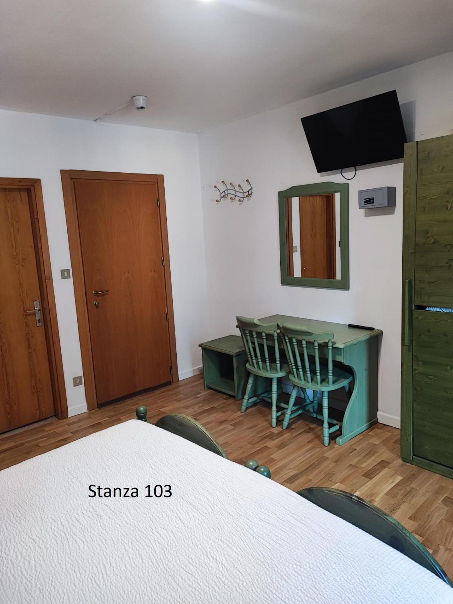 Standard Quadruple Room - Photo 21