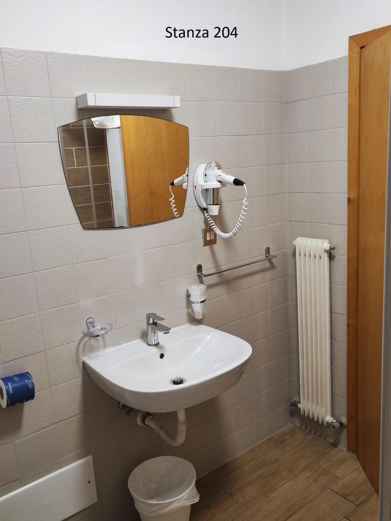 Standard Quadruple Room - Photo 17