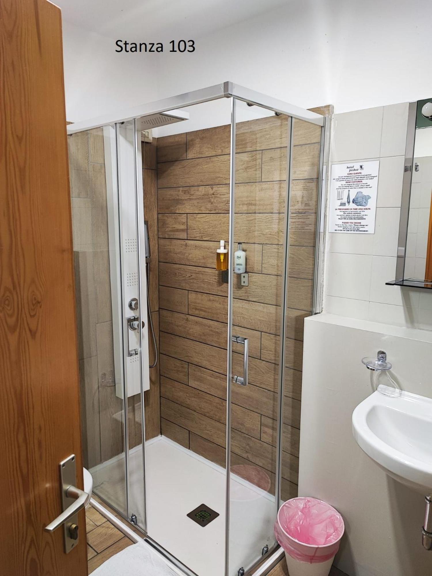 Standard Quadruple Room - Photo 10