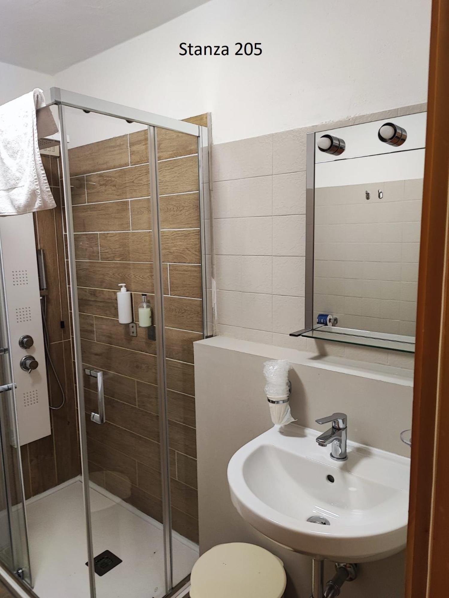 Standard Quadruple Room - Photo 43