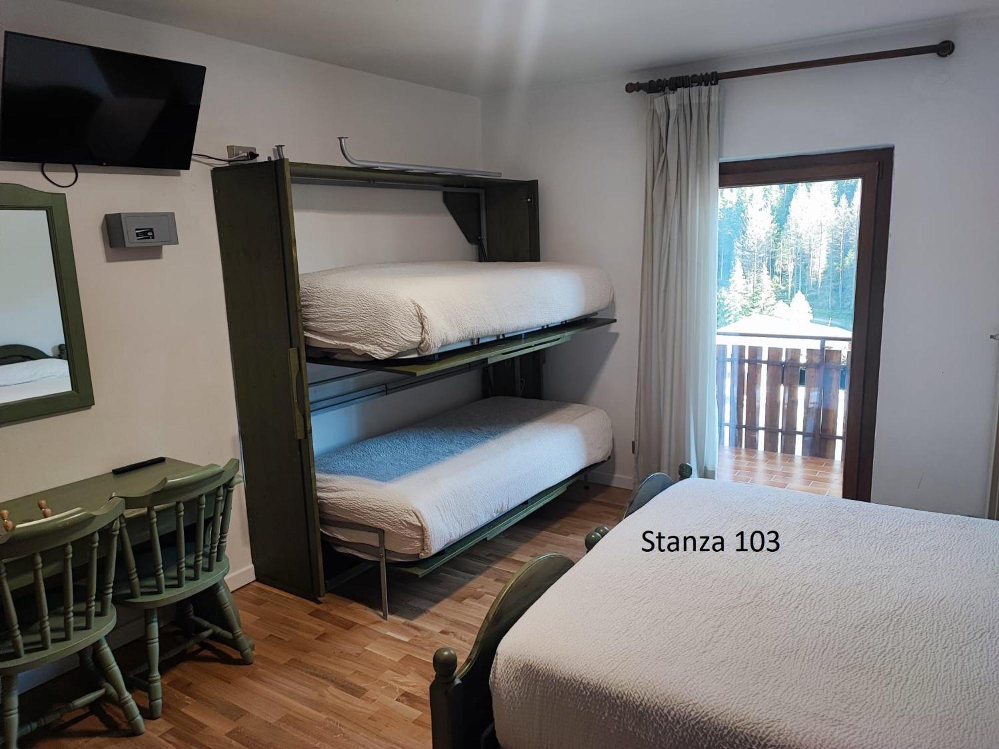 Standard Quadruple Room - Photo 47
