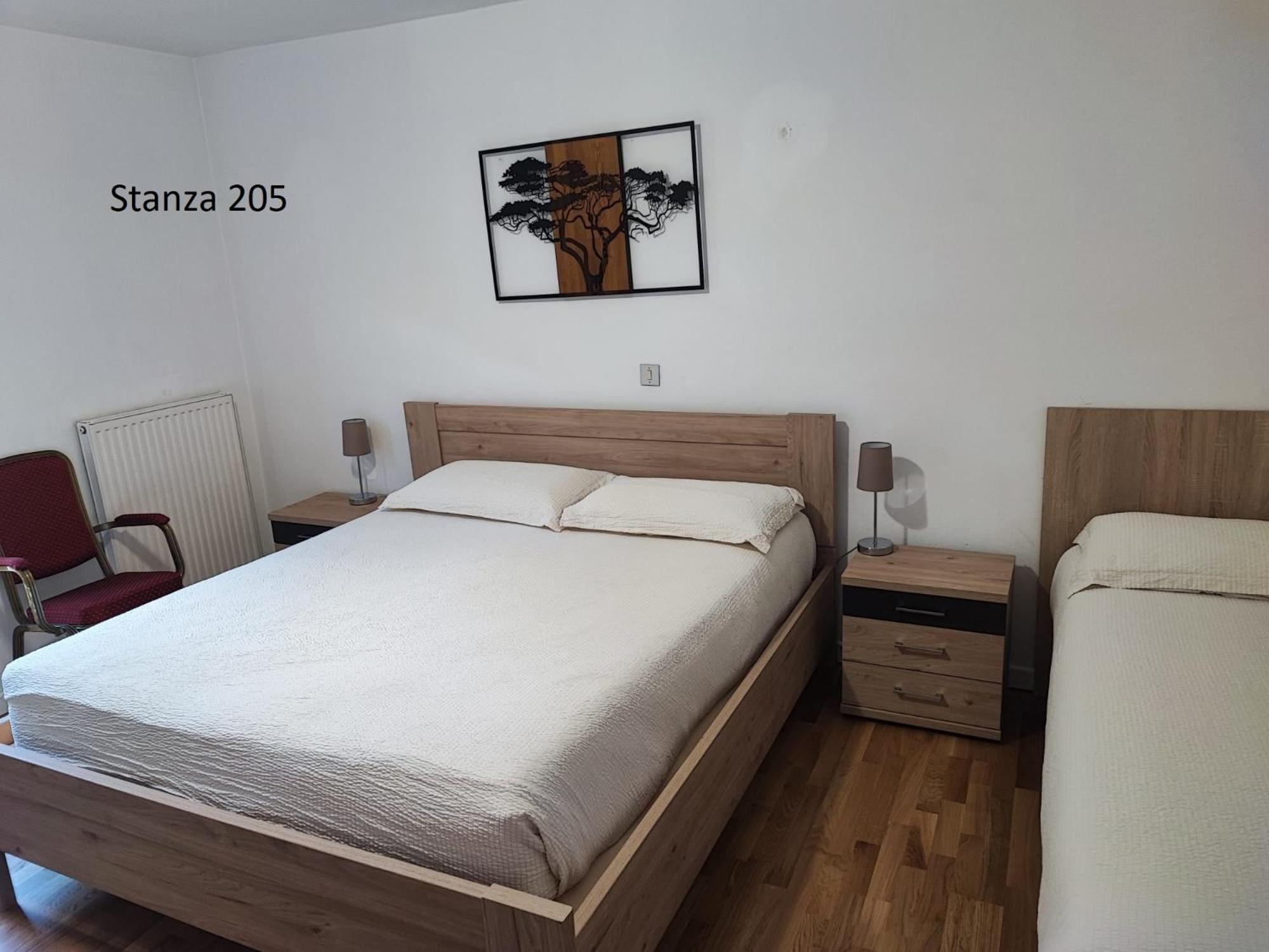 Standard Quadruple Room - Photo 31