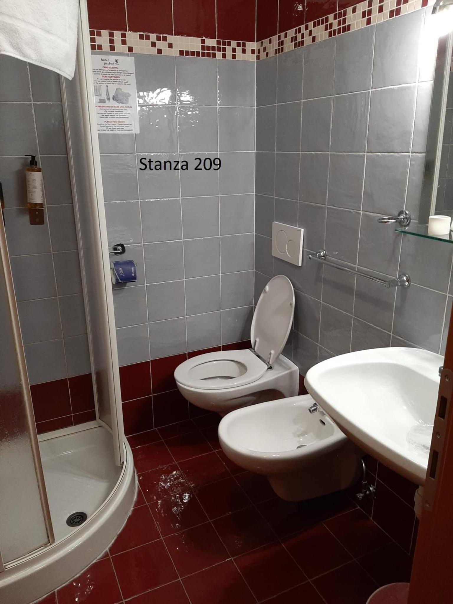 Standard Quadruple Room - Photo 27