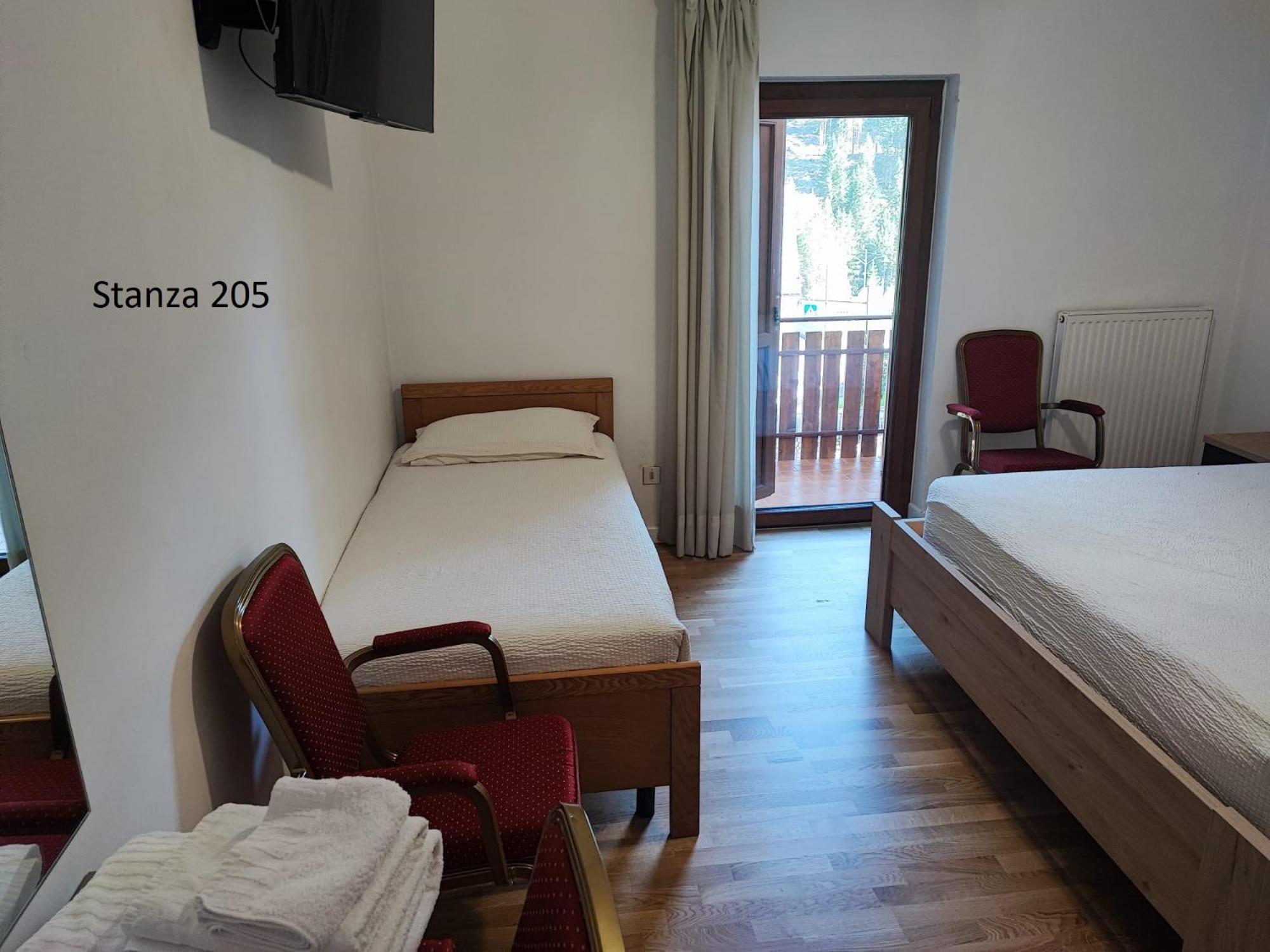 Standard Quadruple Room - Photo 30