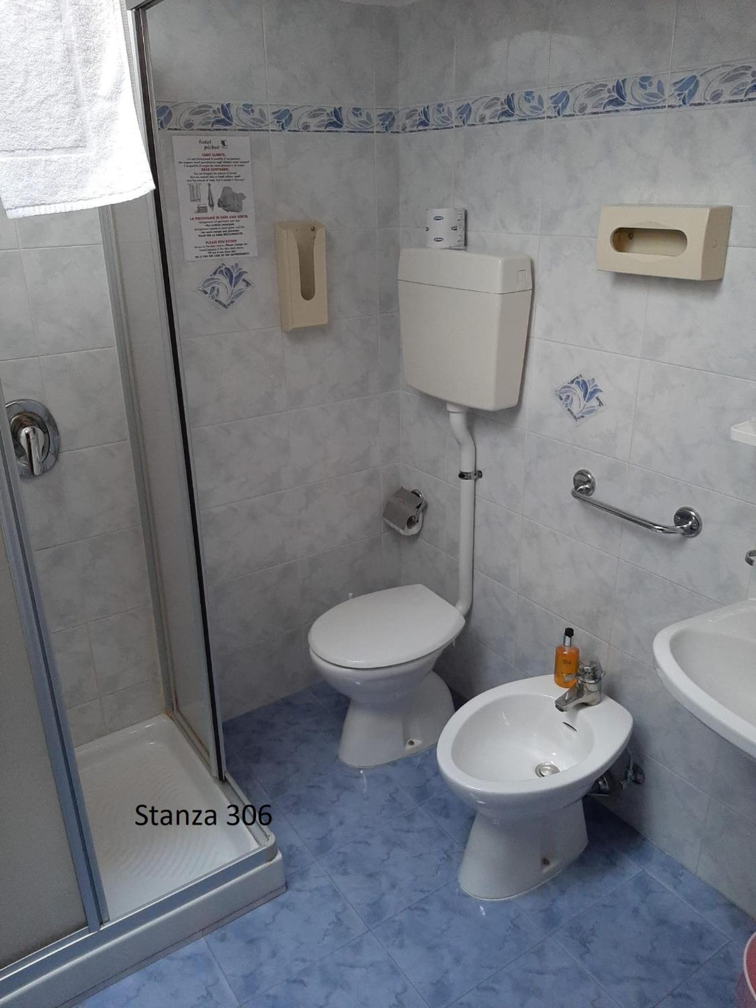 Standard Quadruple Room - Photo 24