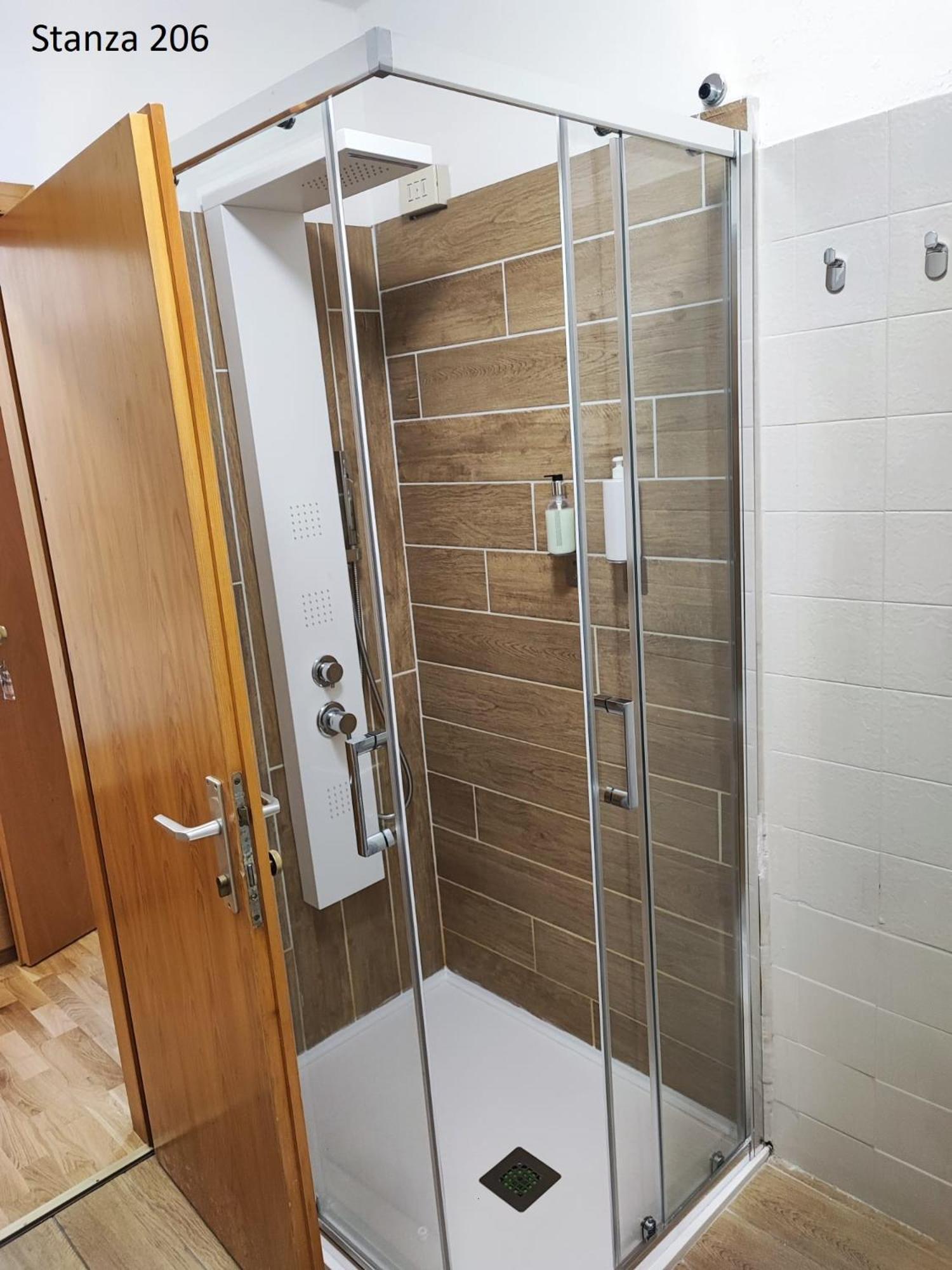 Standard Quadruple Room - Photo 25